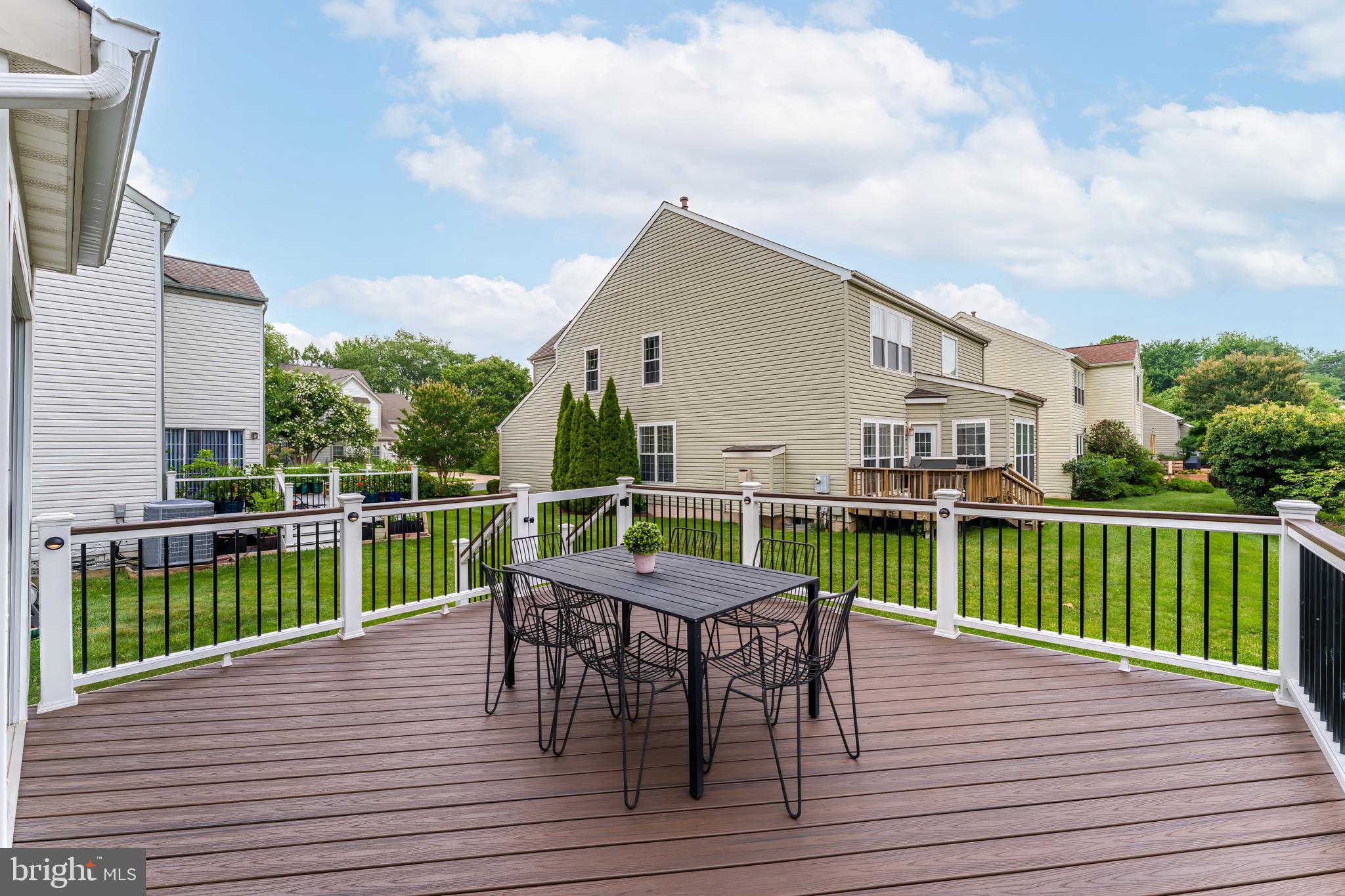 THE COURTS OF FOX MILL - Residential