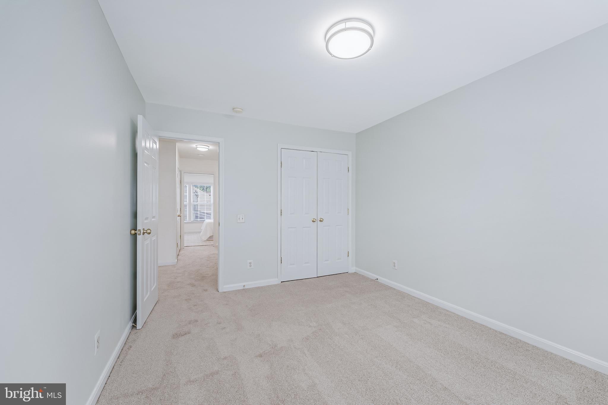 THE COURTS OF FOX MILL - Residential