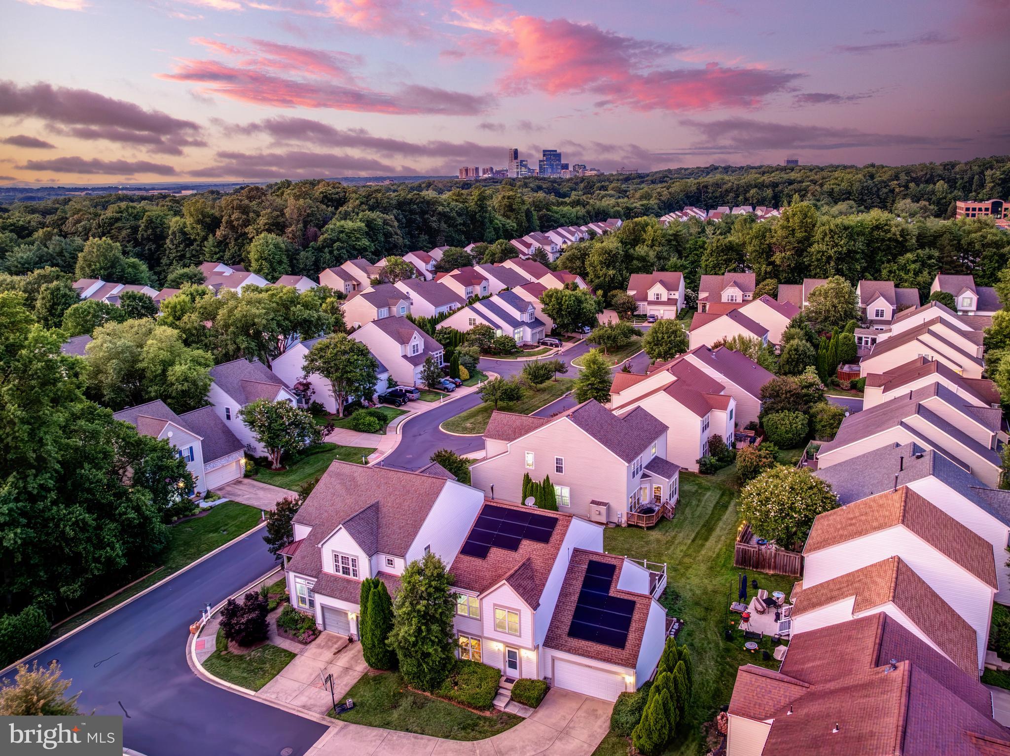 THE COURTS OF FOX MILL - Residential