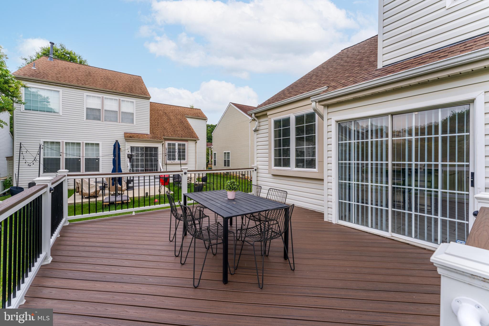 THE COURTS OF FOX MILL - Residential