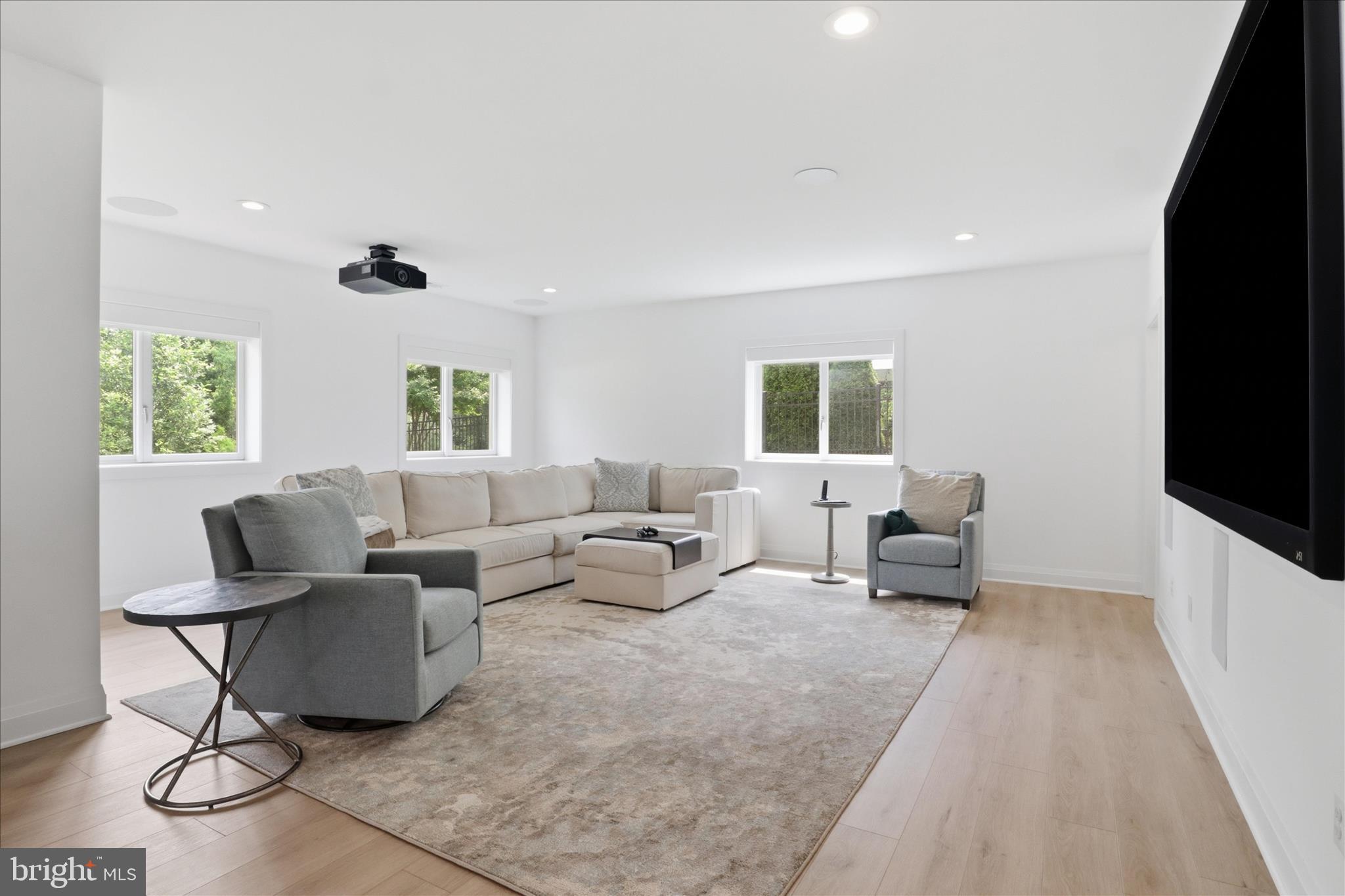 EAST VIENNA WOODS - Residential