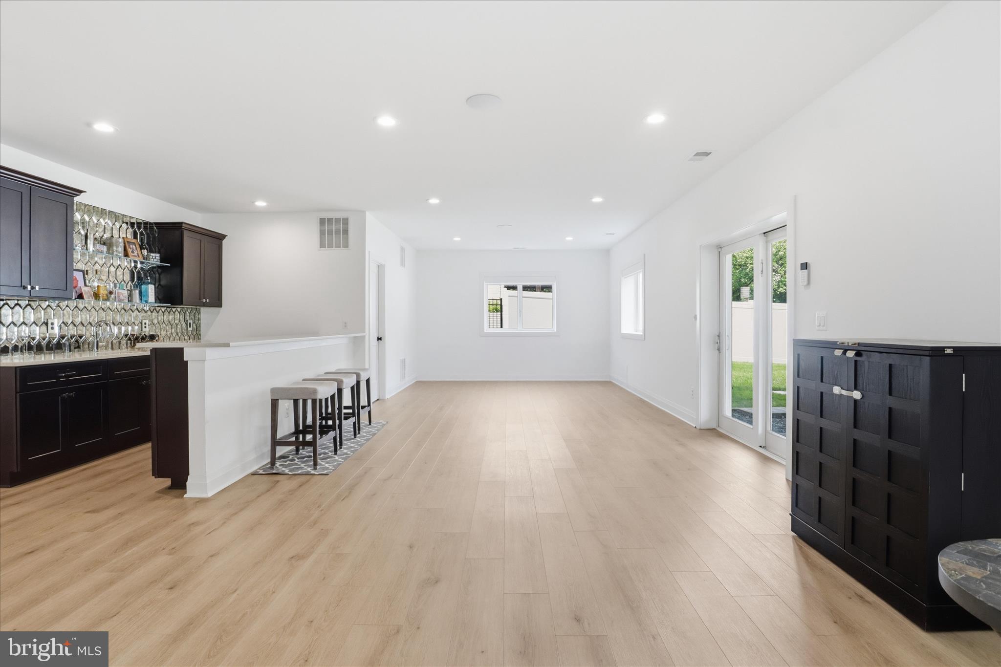 EAST VIENNA WOODS - Residential