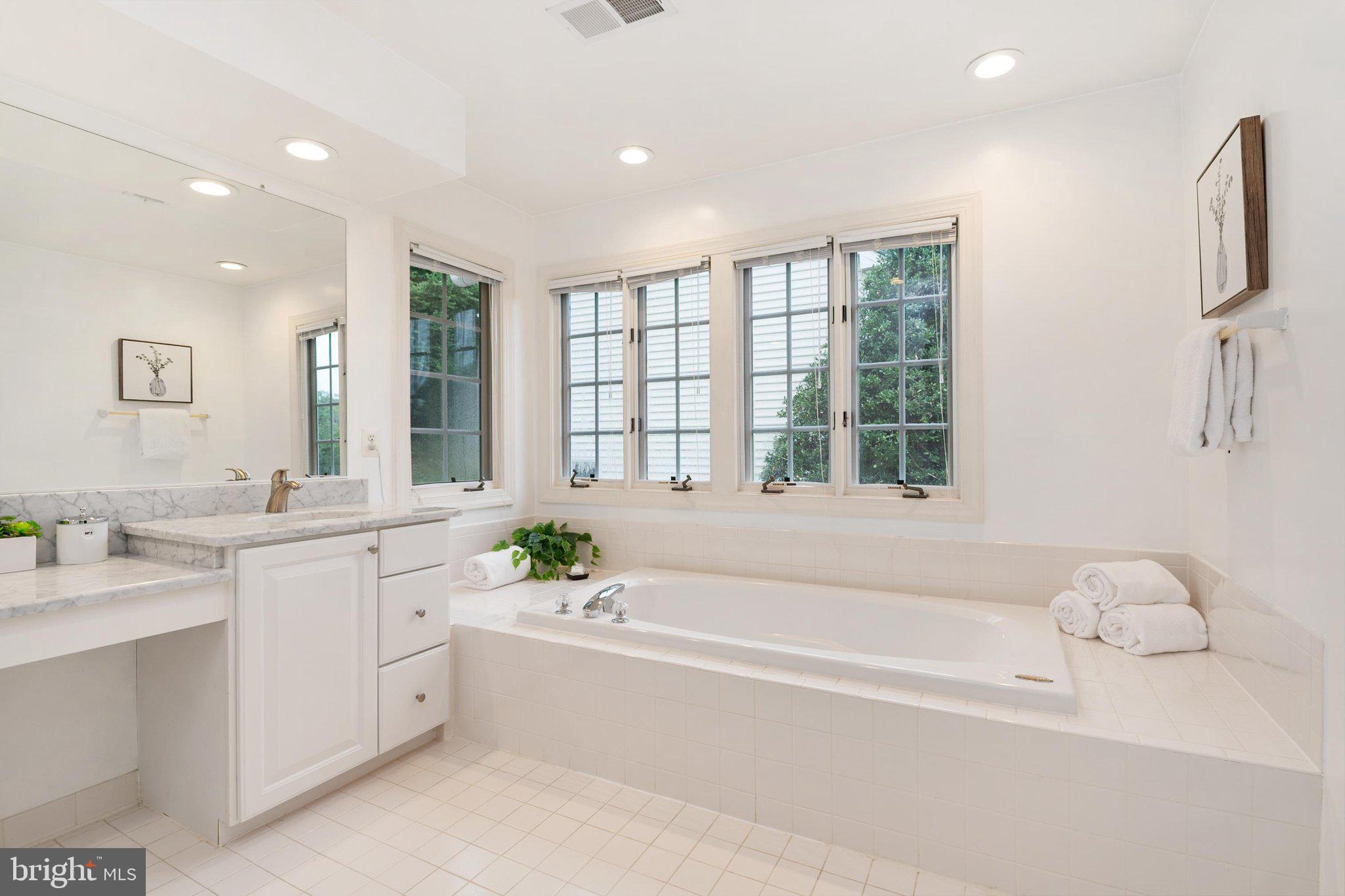 SOUTH RIVER COLONY - Residential