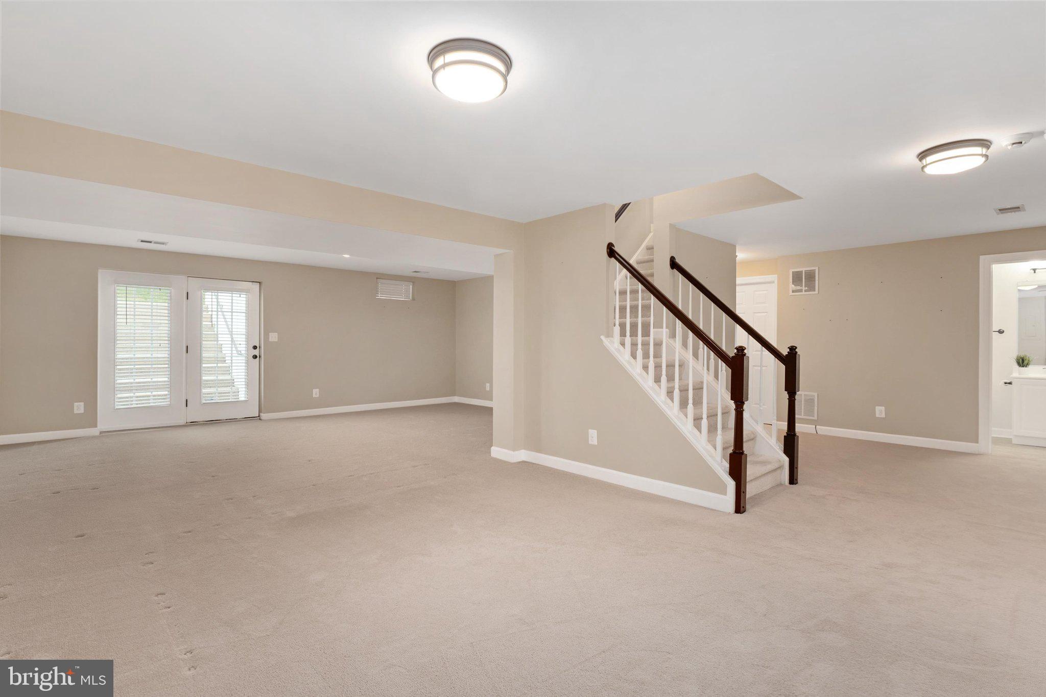 SOUTH RIVER COLONY - Residential