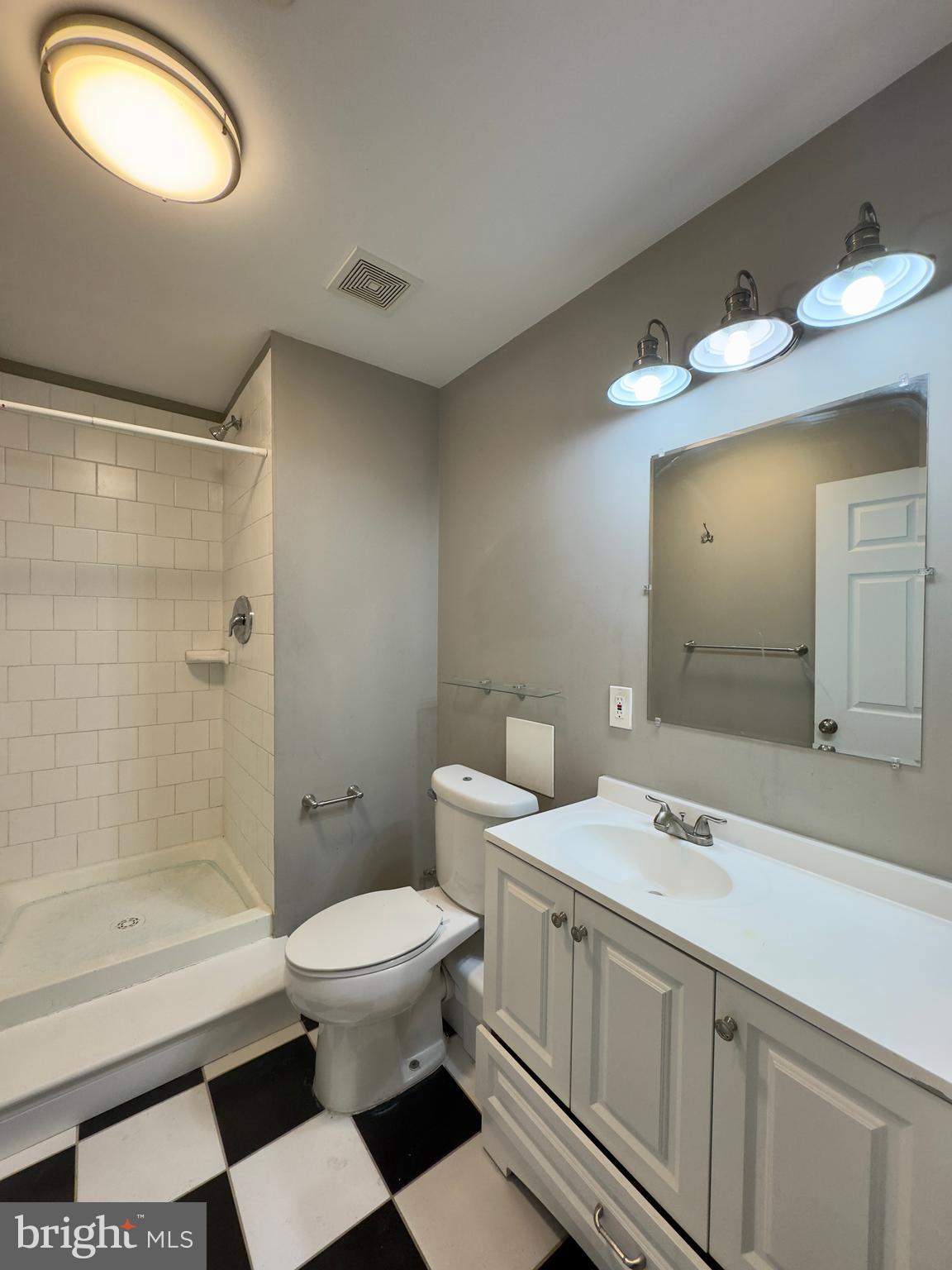 DOWNTOWN - Residential Lease