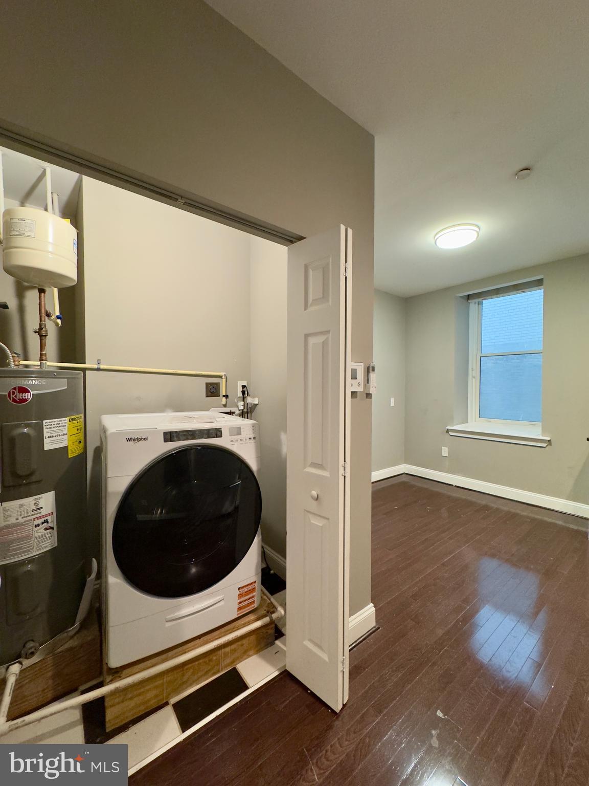 DOWNTOWN - Residential Lease