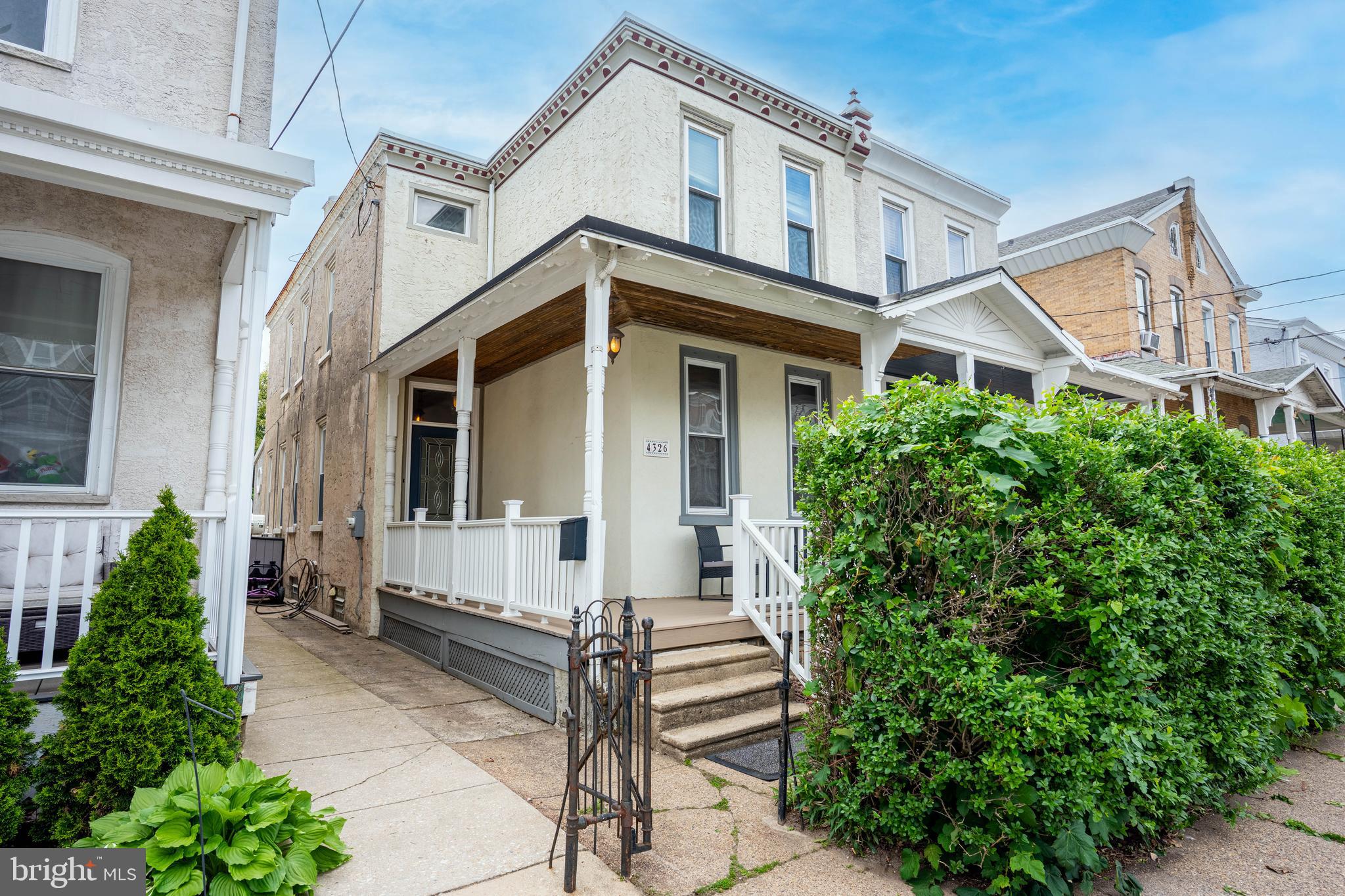 ROXBOROUGH - Residential