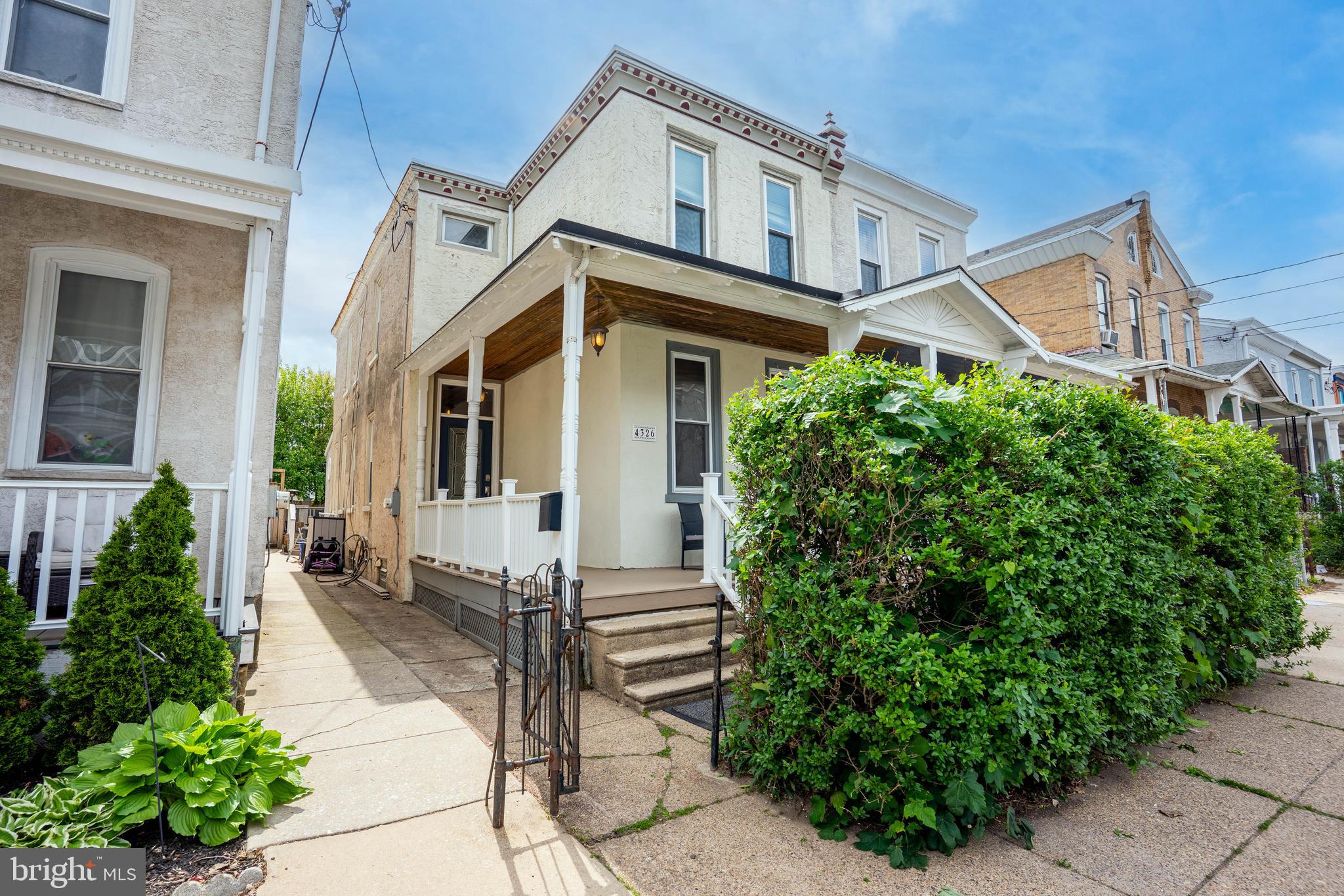 ROXBOROUGH - Residential