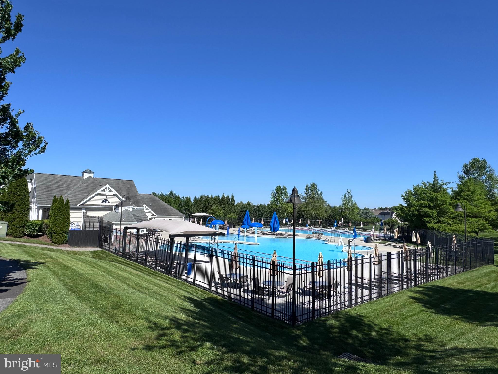 KINGS CROSSING - Residential