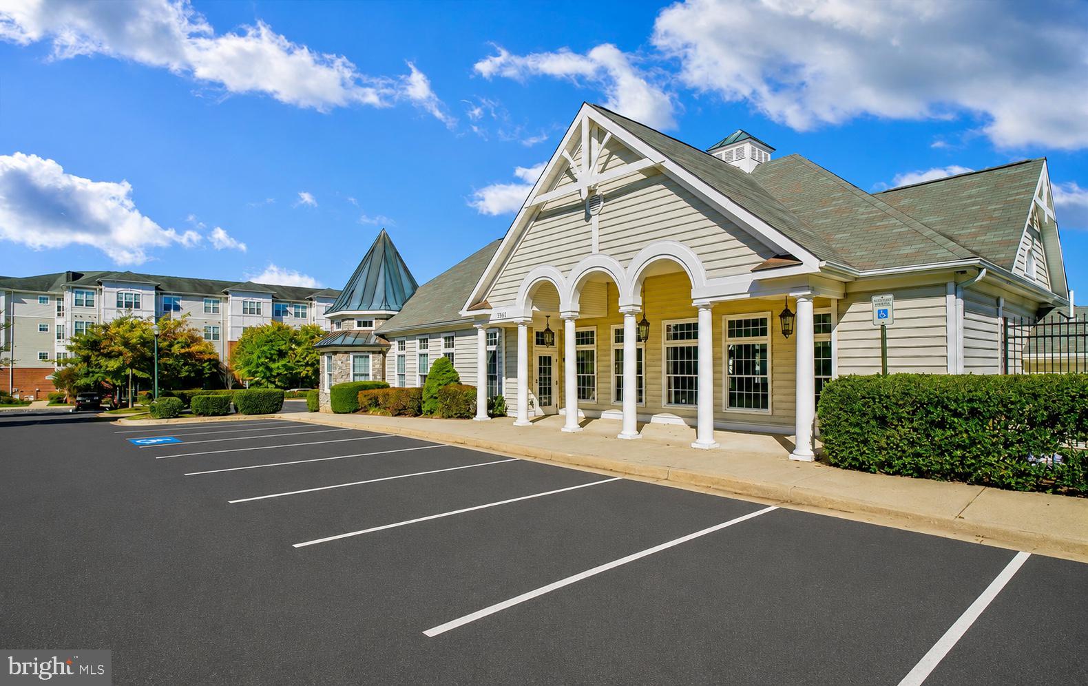 KINGS CROSSING - Residential