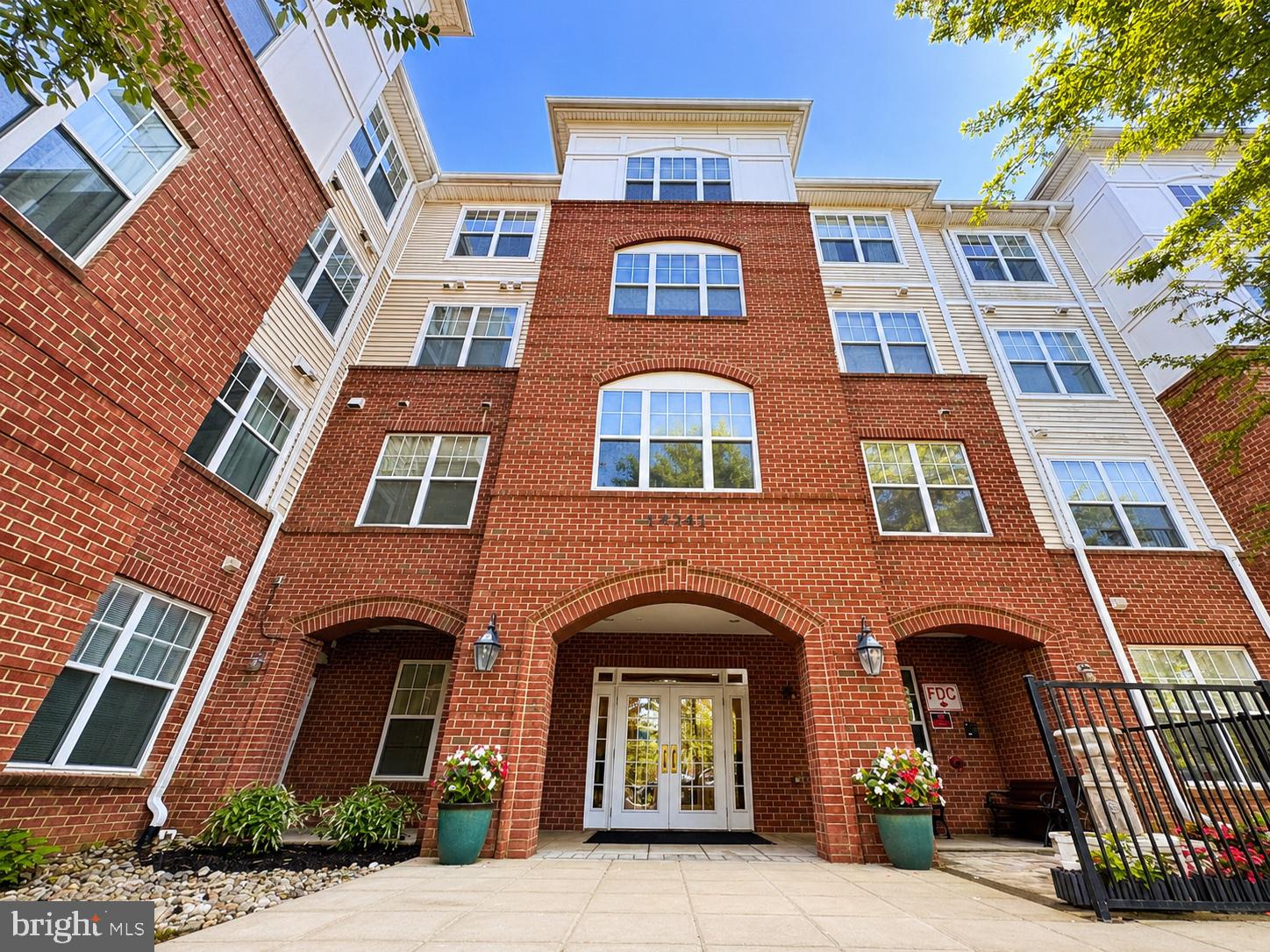 KINGS CROSSING - Residential