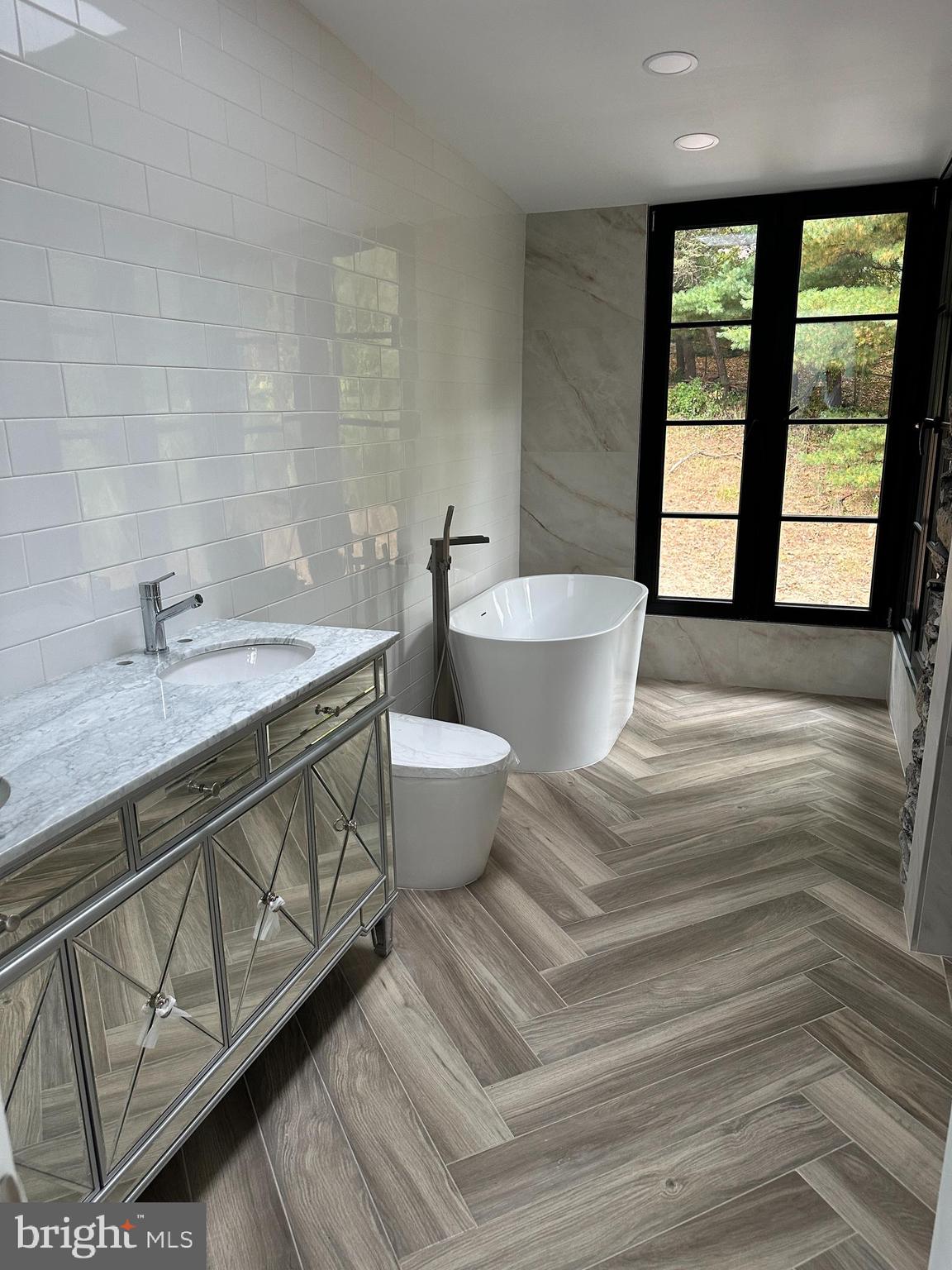 HUNTINGDON VALLEY - Residential
