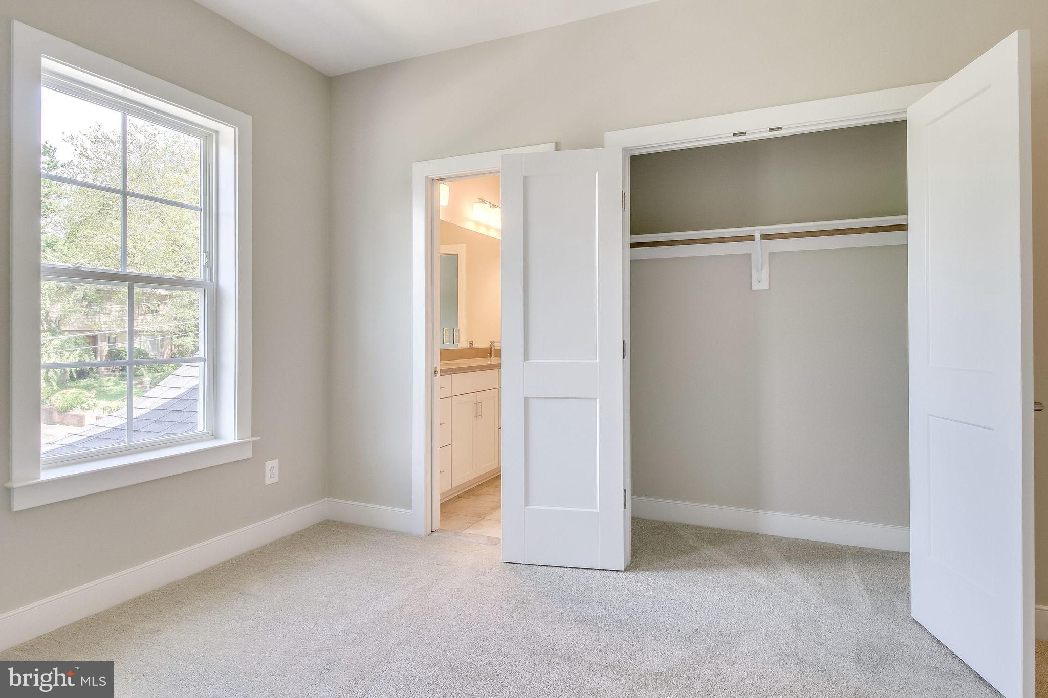 ARLINGTON RIDGE - Residential