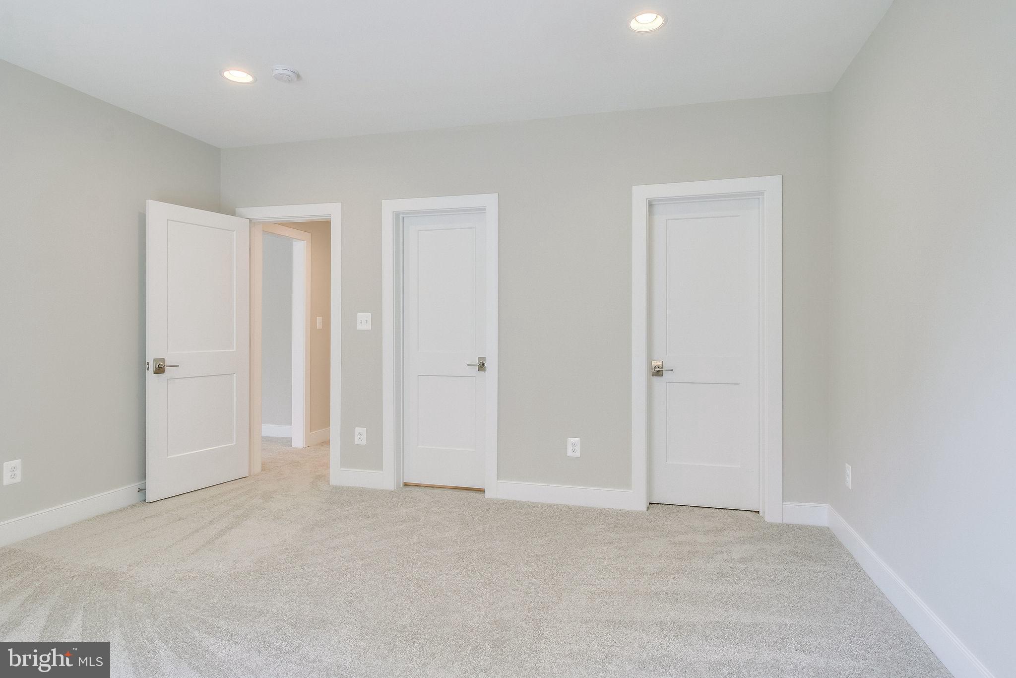 ARLINGTON RIDGE - Residential