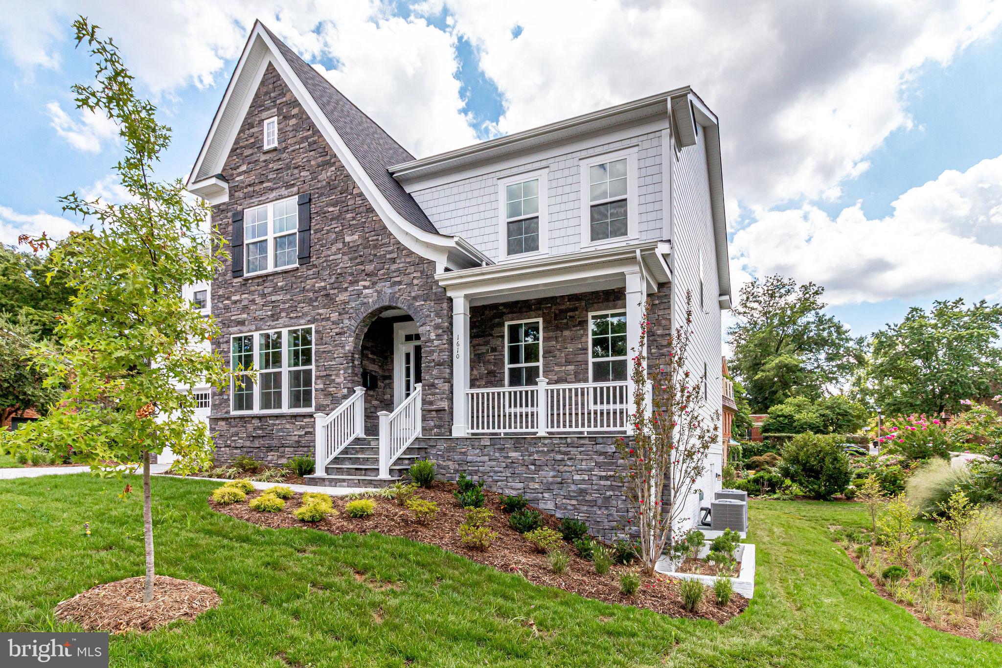 ARLINGTON RIDGE - Residential