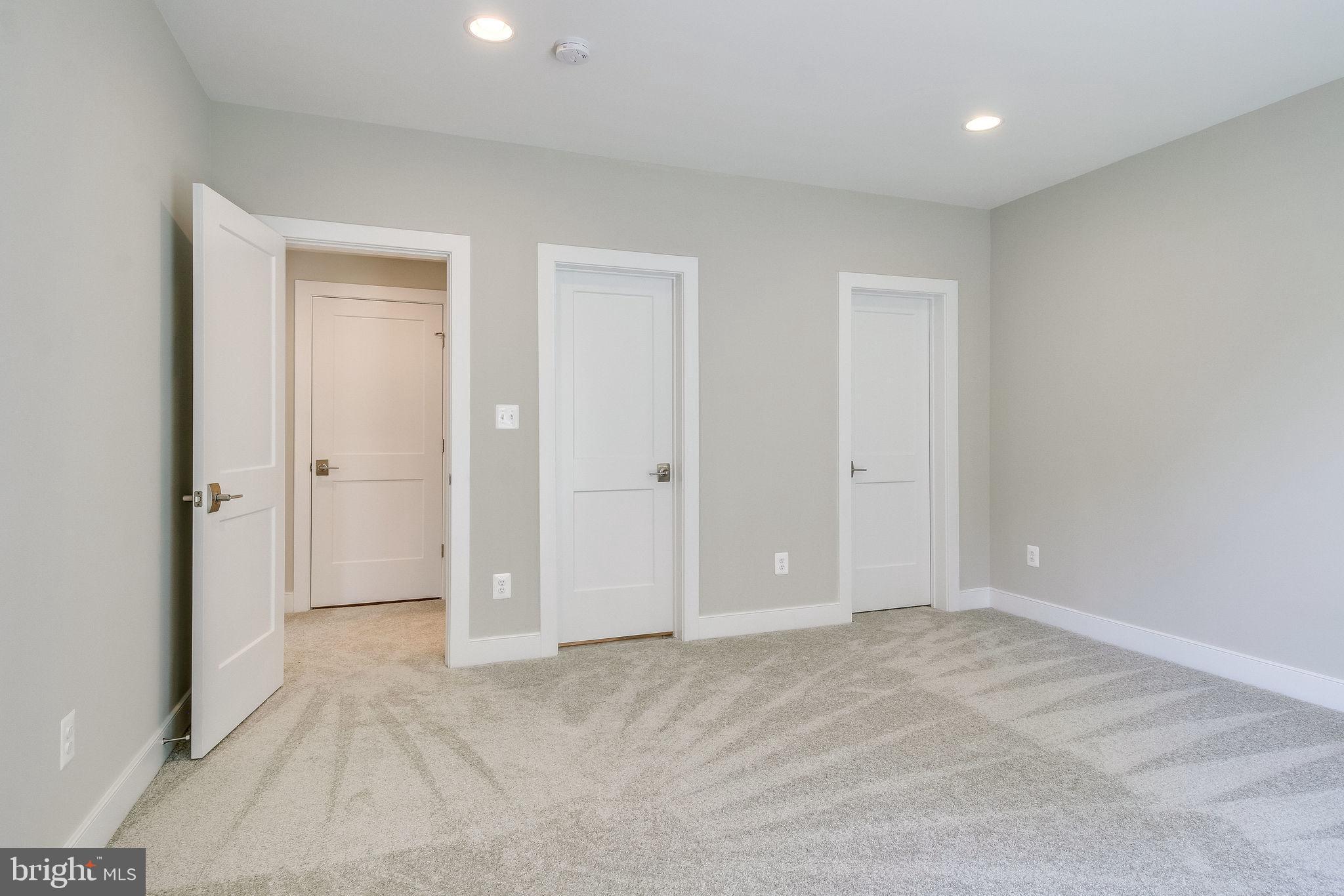 ARLINGTON RIDGE - Residential