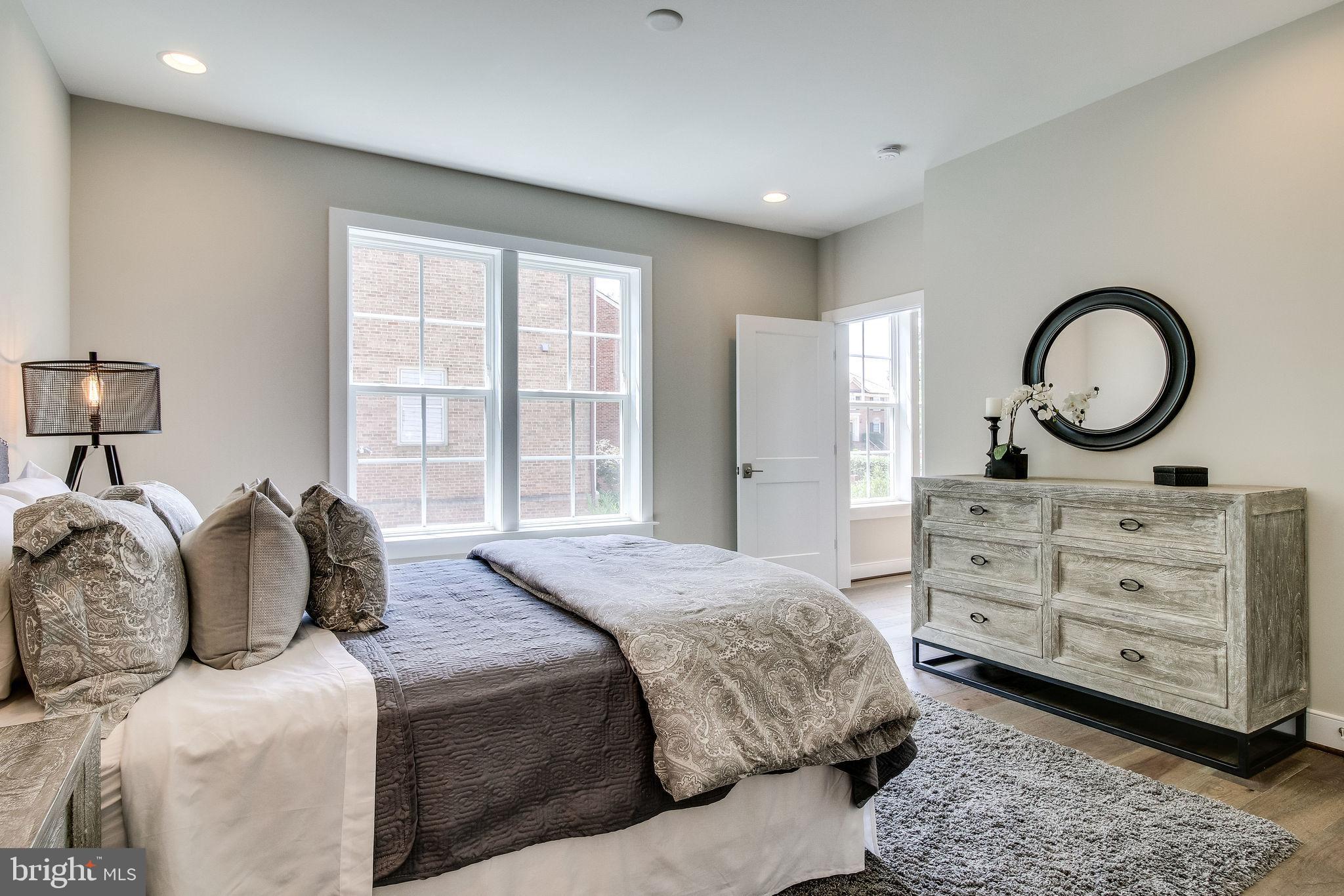 ARLINGTON RIDGE - Residential
