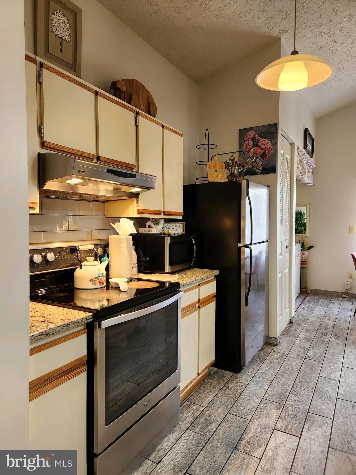 FAIRMONT - Residential