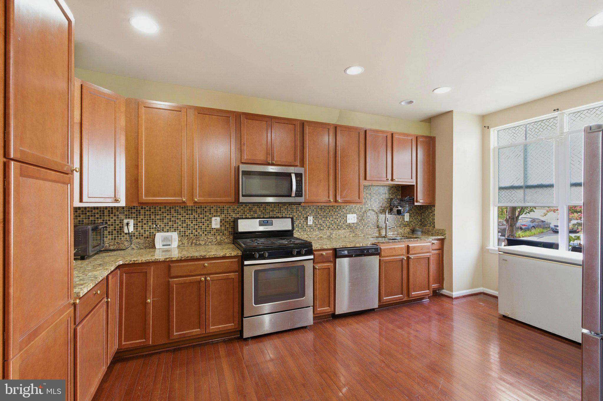 RIVER OAKS - Residential