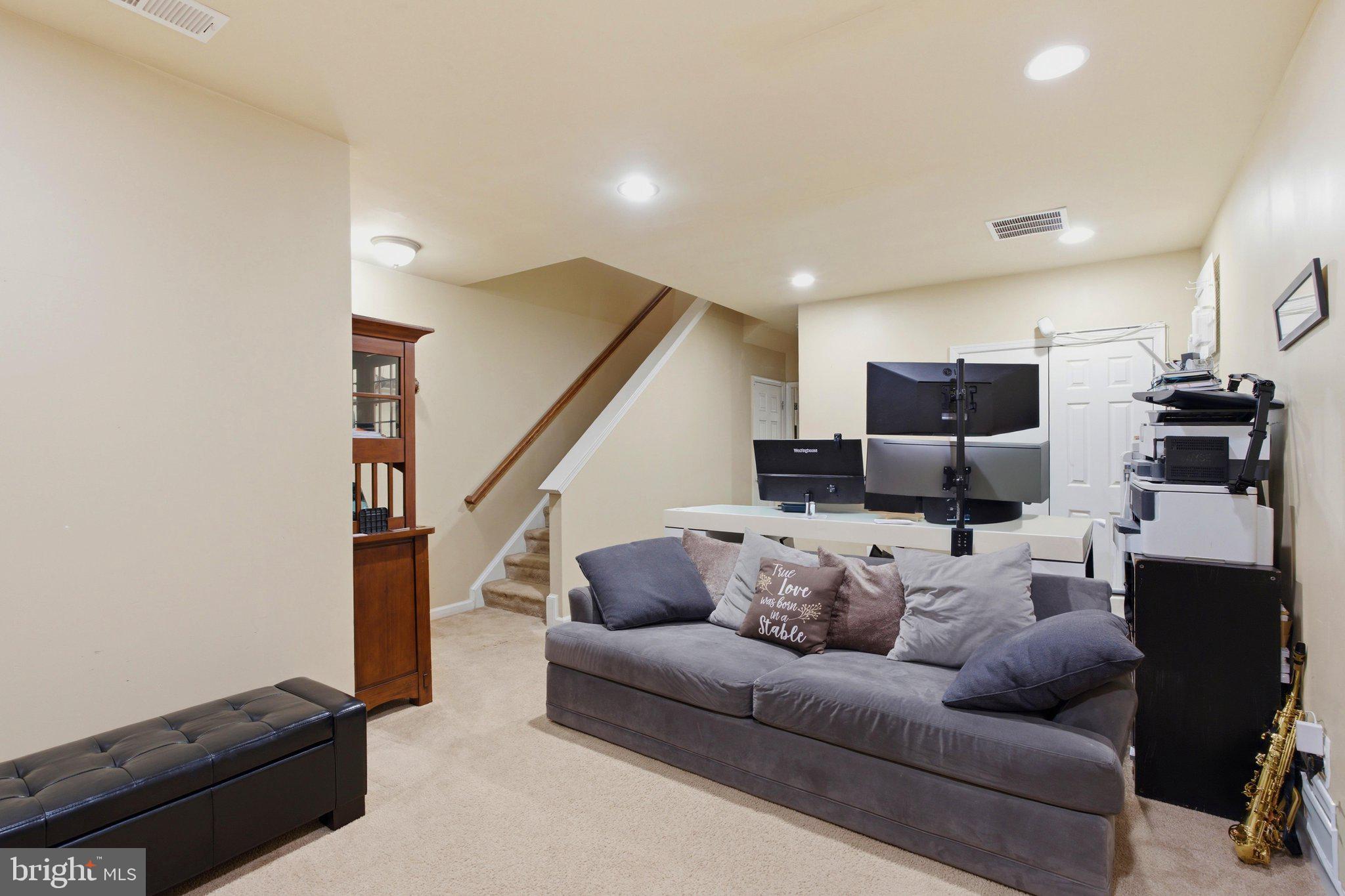RIVER OAKS - Residential