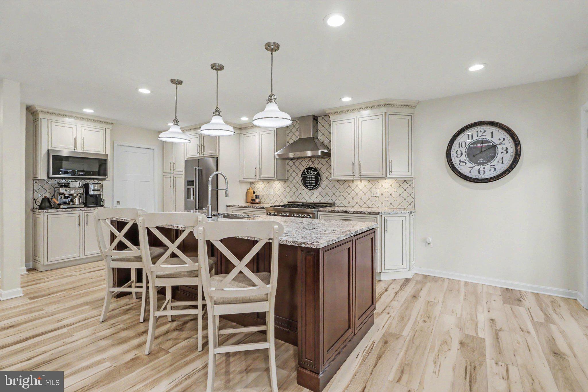 THE PINNACLE - Residential