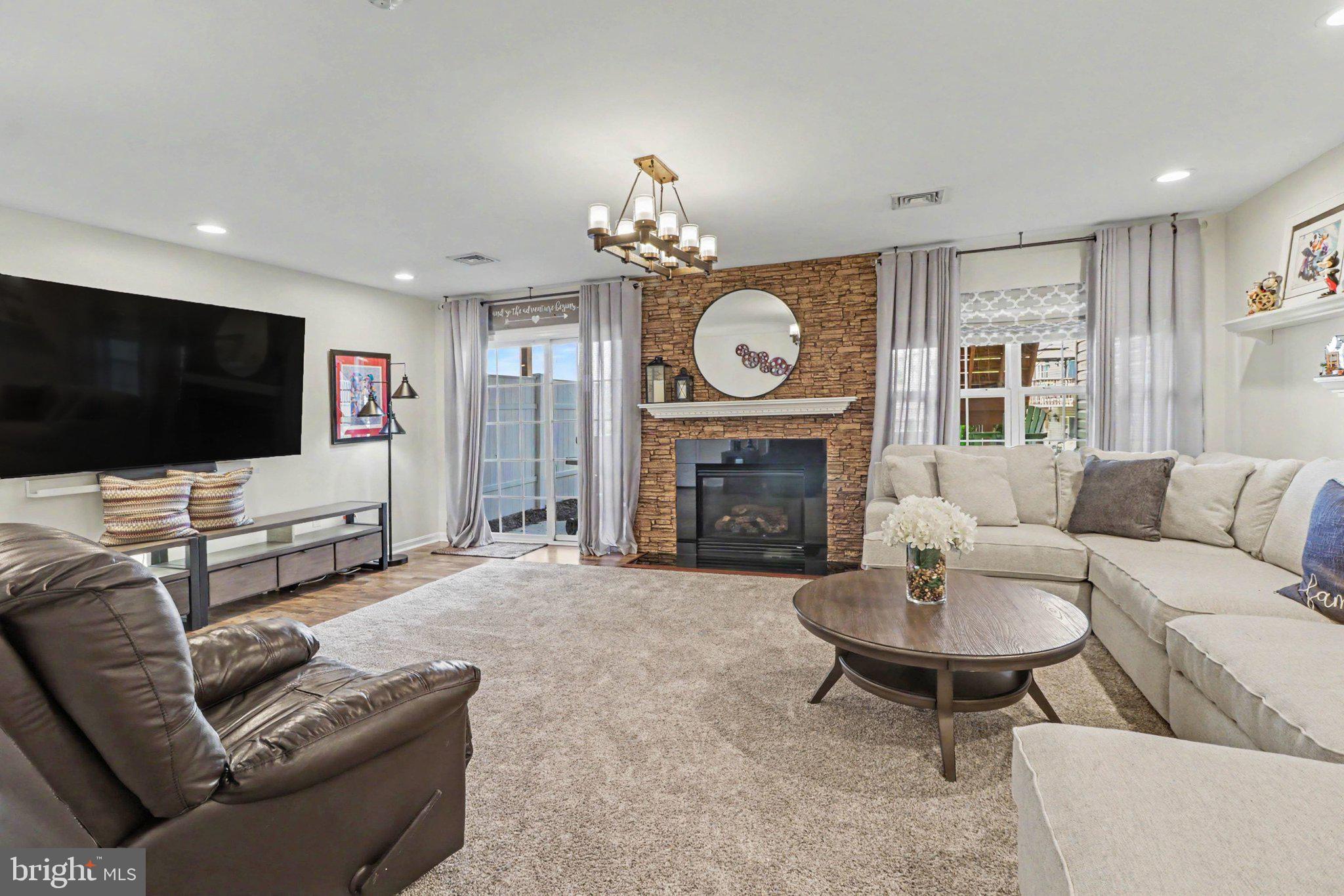 THE PINNACLE - Residential