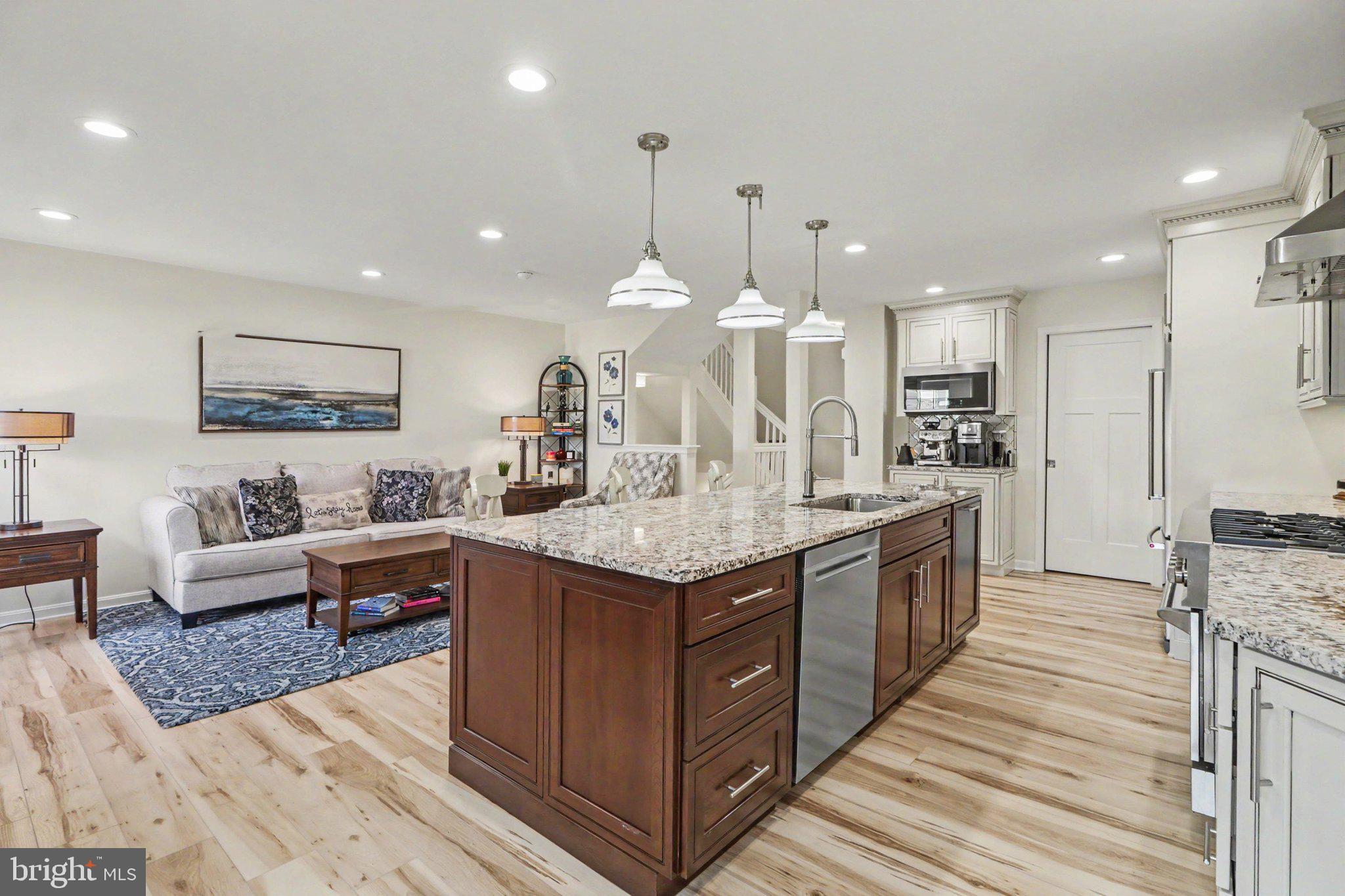THE PINNACLE - Residential