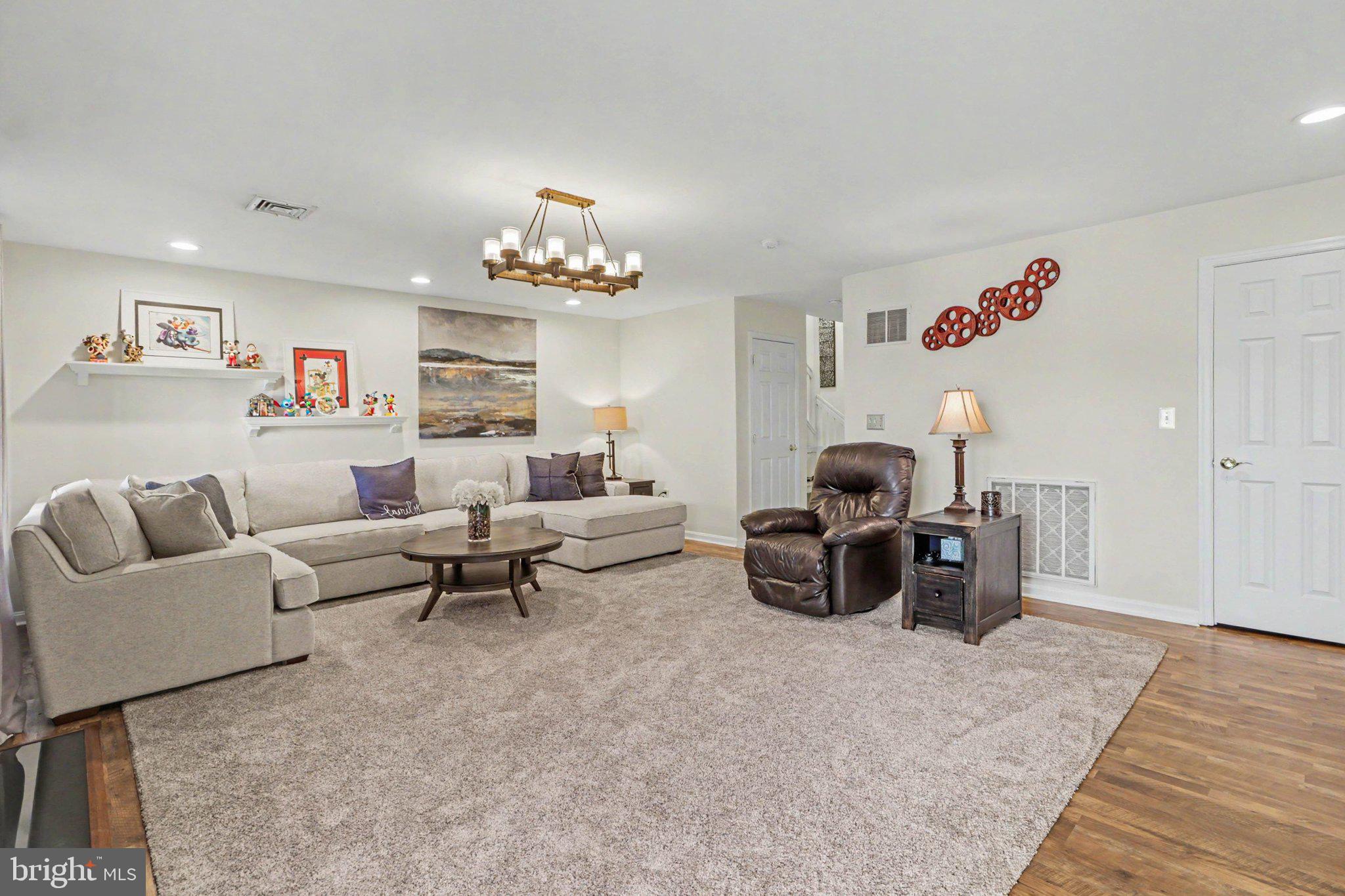 THE PINNACLE - Residential