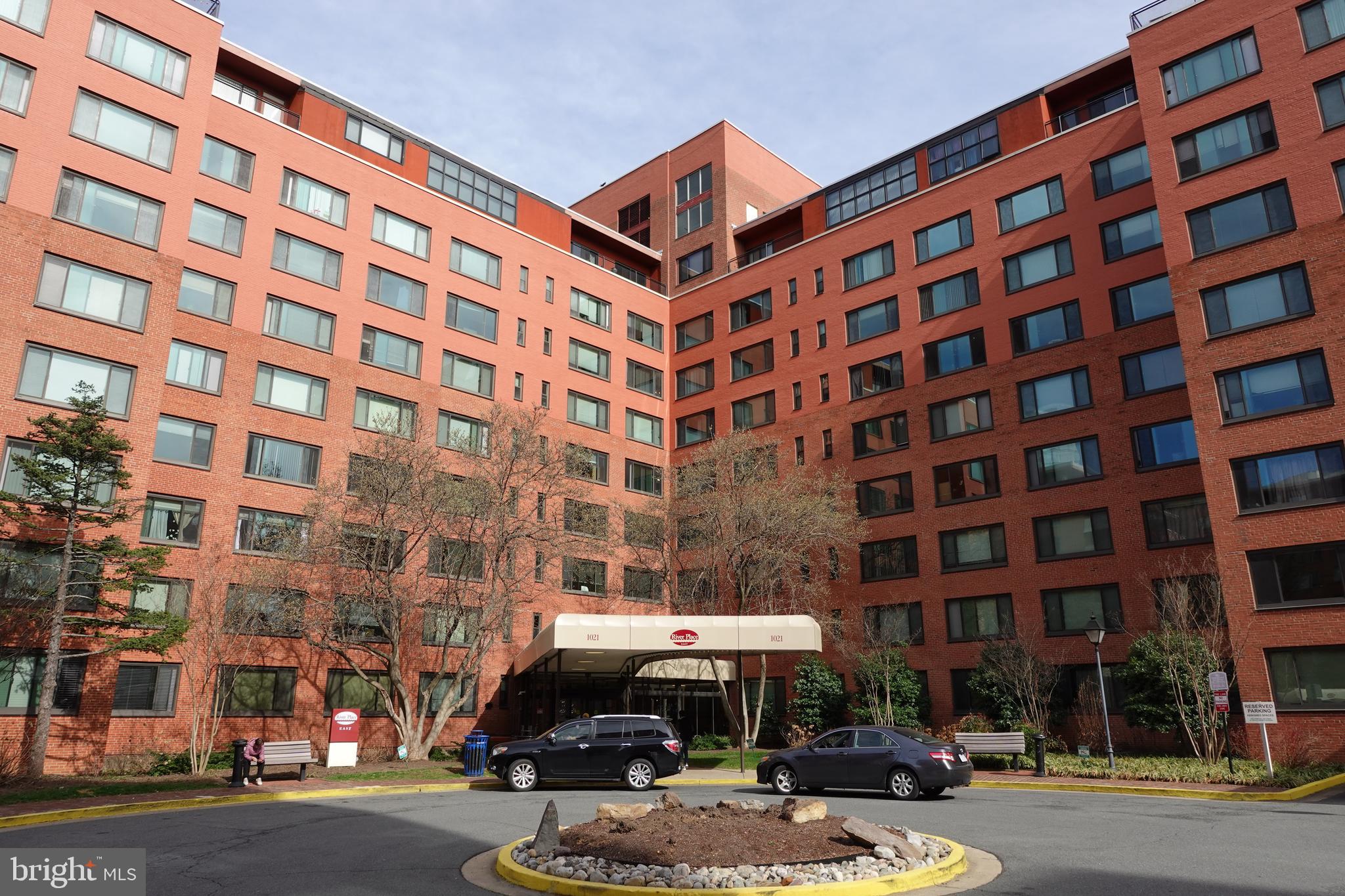 RIVER PLACE EAST - Residential