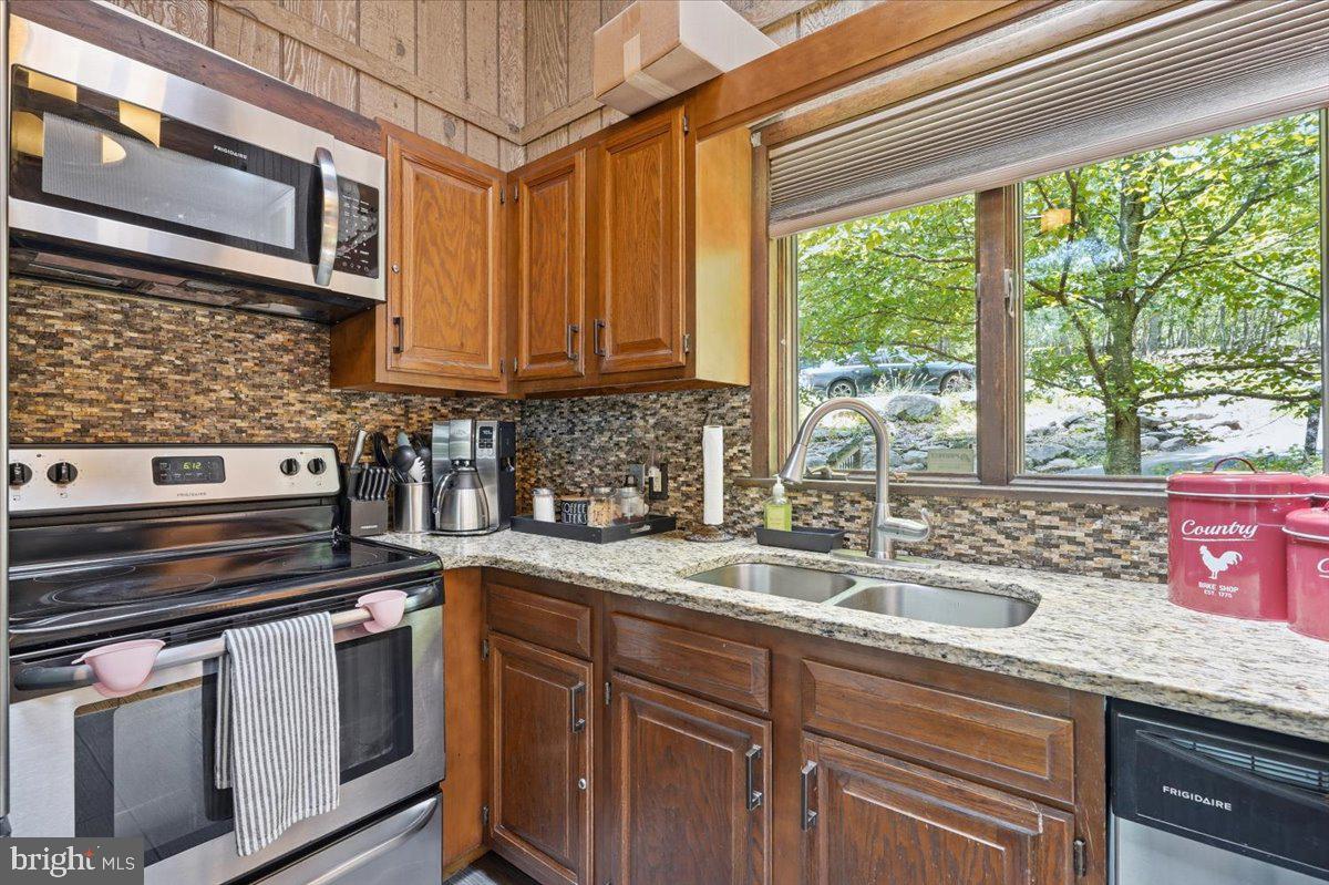 SAW CREEK ESTATES - Residential