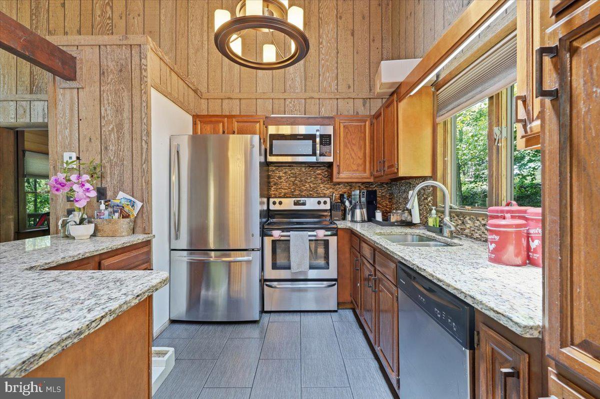 SAW CREEK ESTATES - Residential