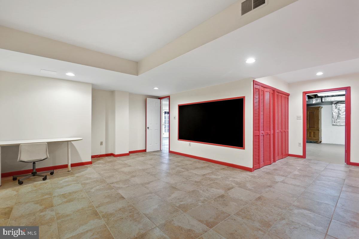 TIMBERLY SOUTH - Residential Lease