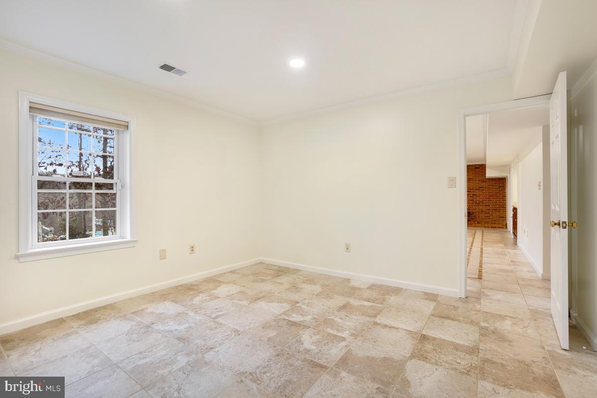 TIMBERLY SOUTH - Residential Lease