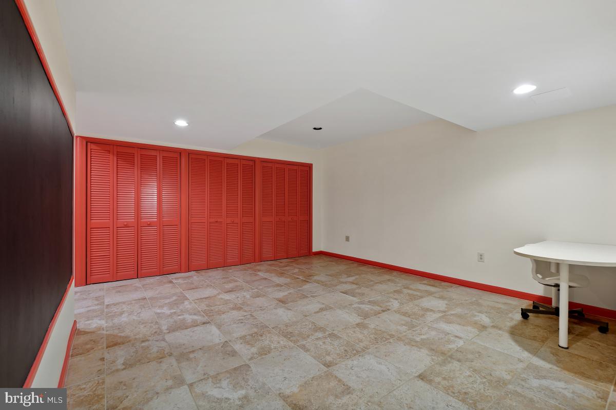 TIMBERLY SOUTH - Residential Lease