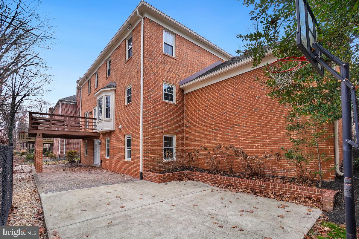 TIMBERLY SOUTH - Residential Lease