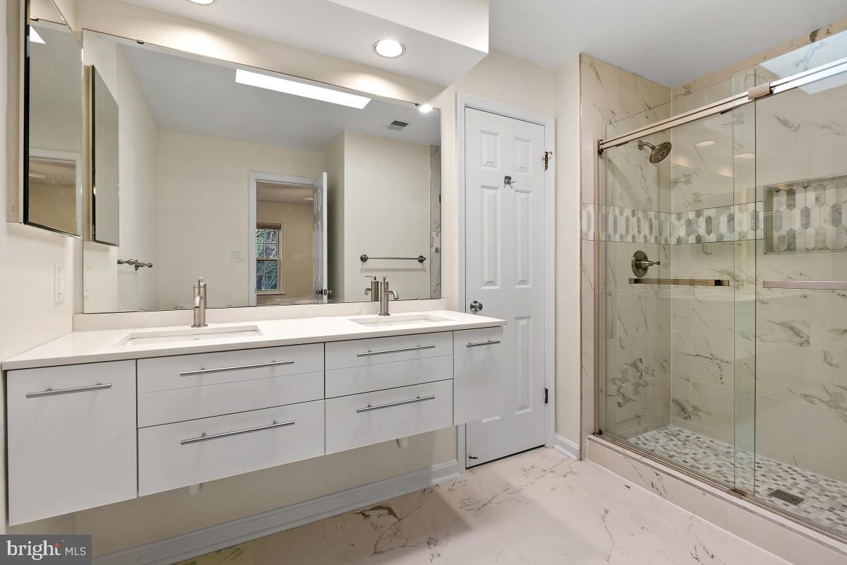 TIMBERLY SOUTH - Residential Lease