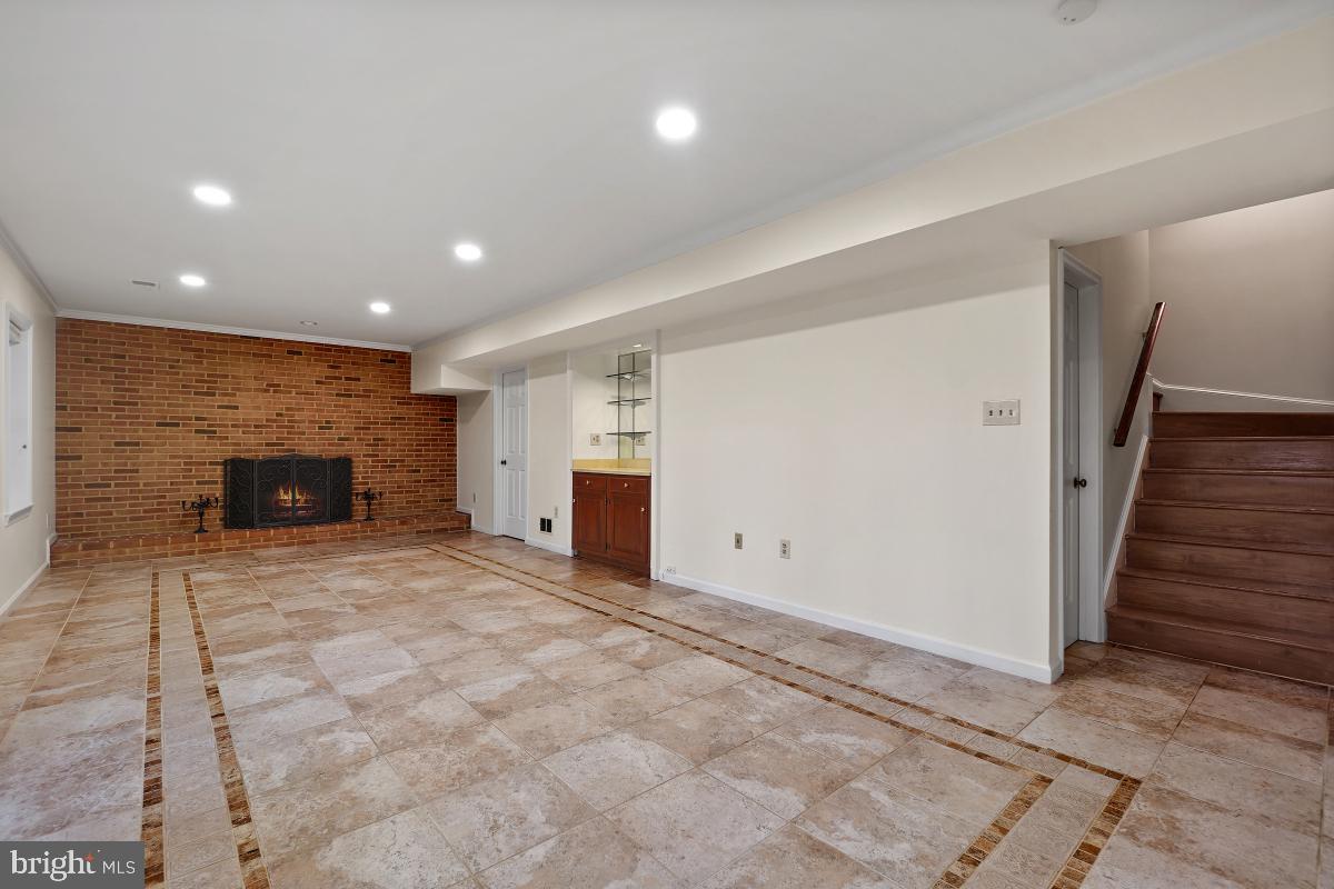 TIMBERLY SOUTH - Residential Lease