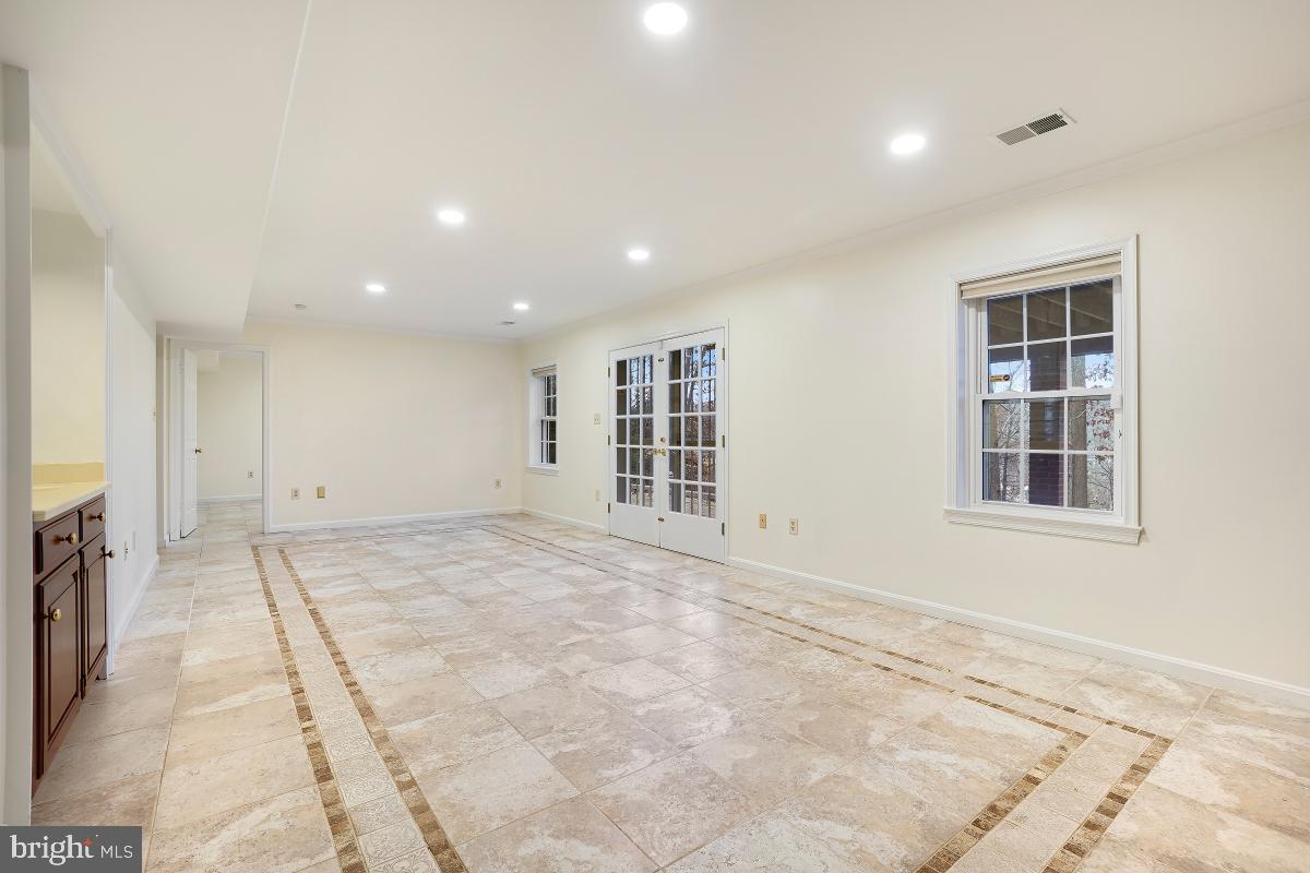 TIMBERLY SOUTH - Residential Lease