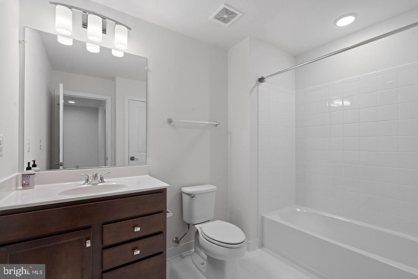 THE PRESERVE AT WESTFIELDS - Residential Lease