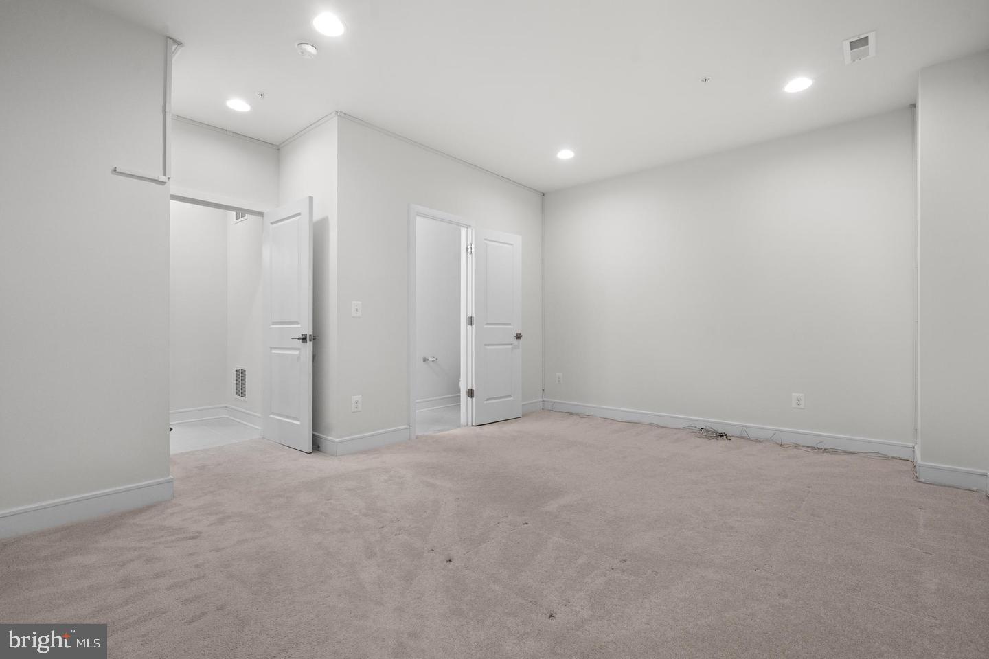 THE PRESERVE AT WESTFIELDS - Residential Lease