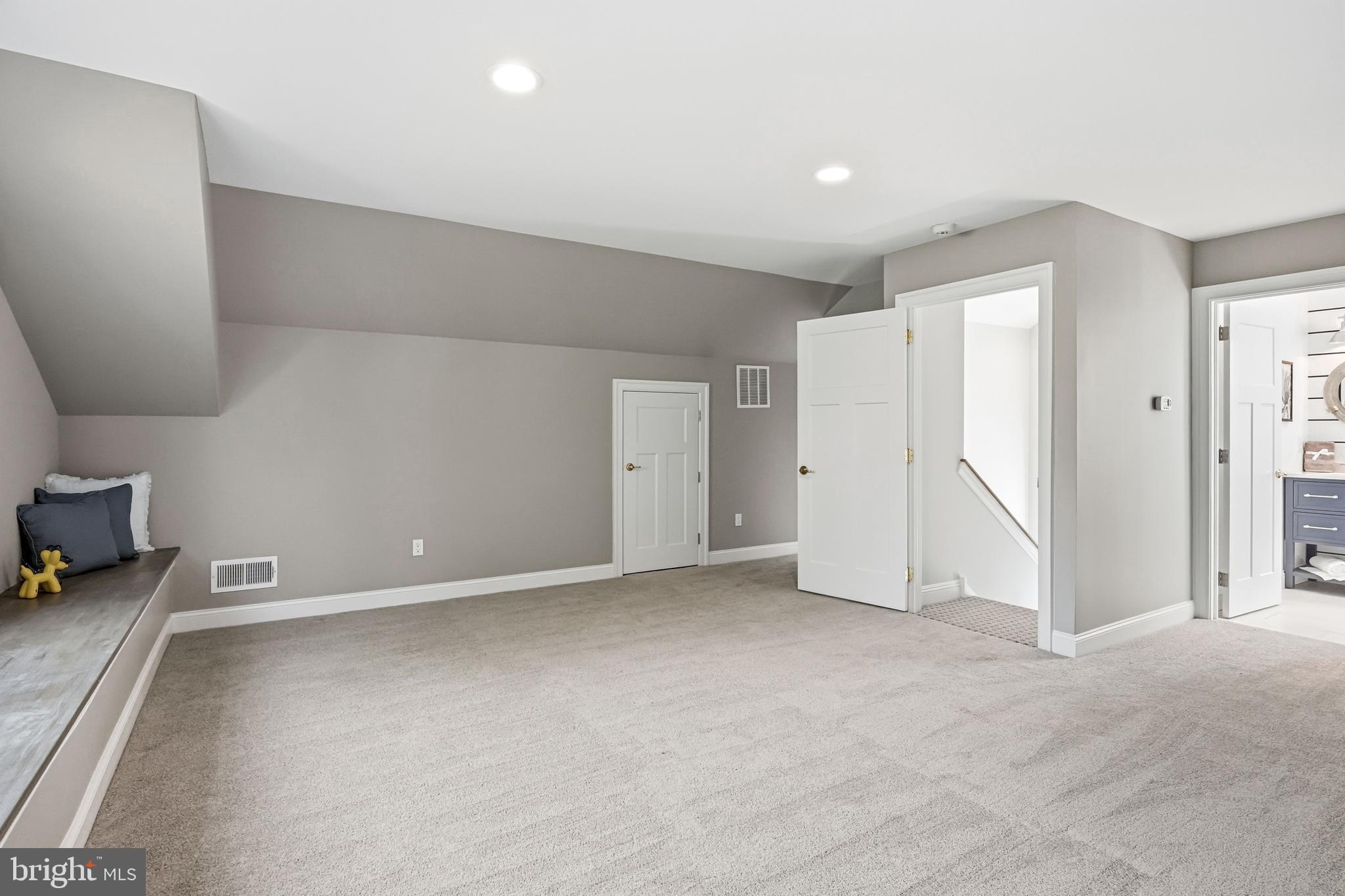 BERWYN VILLAGE - Residential
