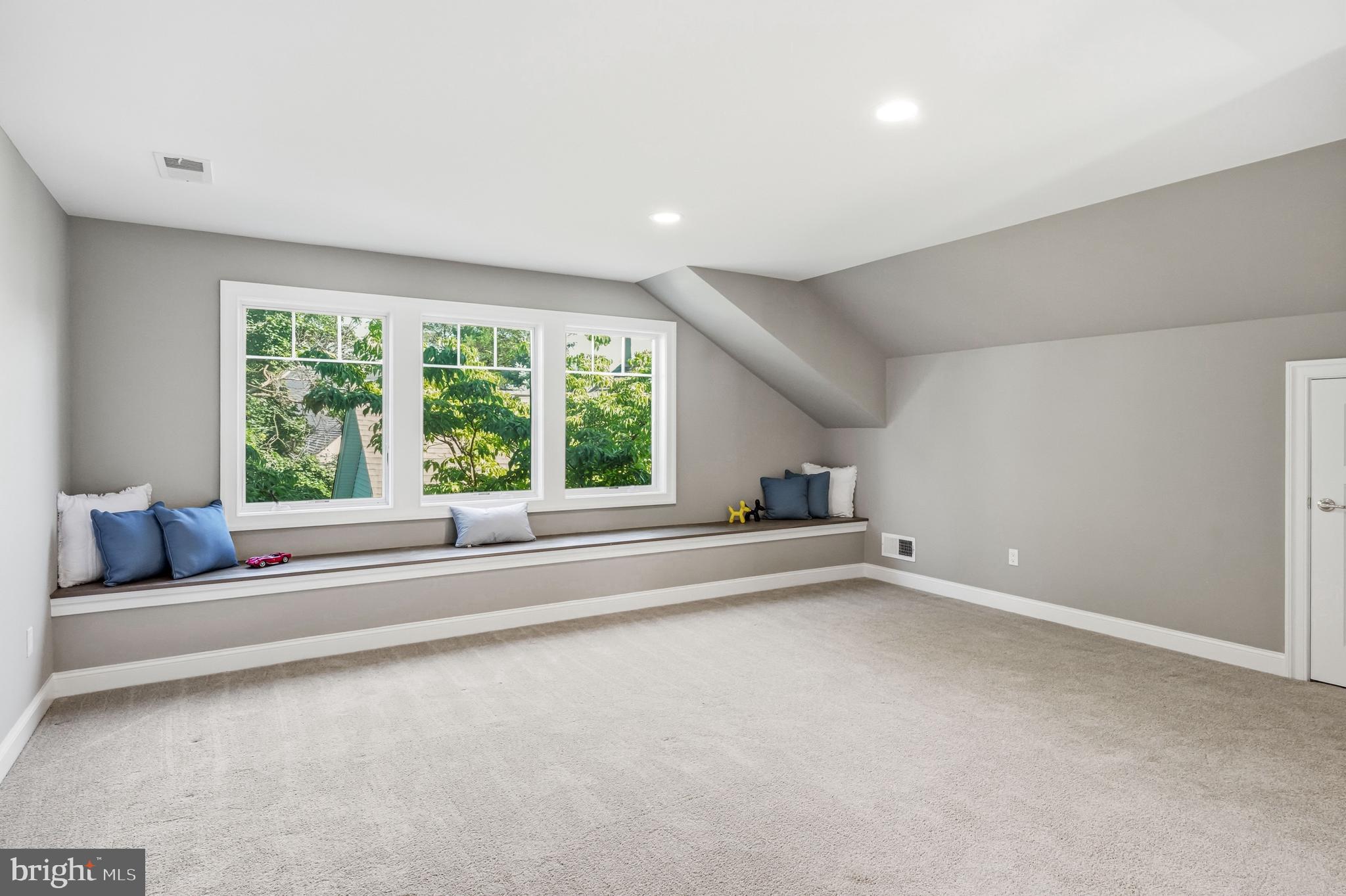 BERWYN VILLAGE - Residential