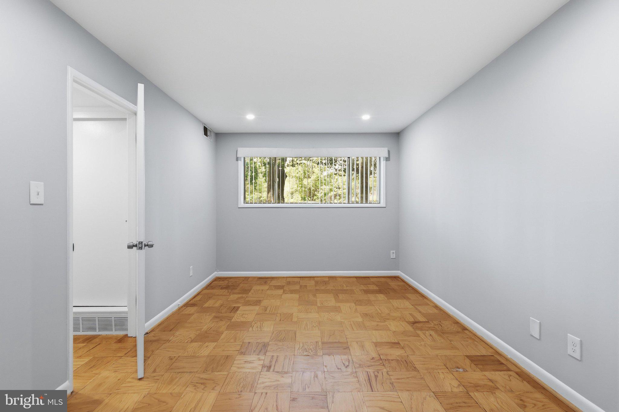 HERITAGE WOODS - Residential