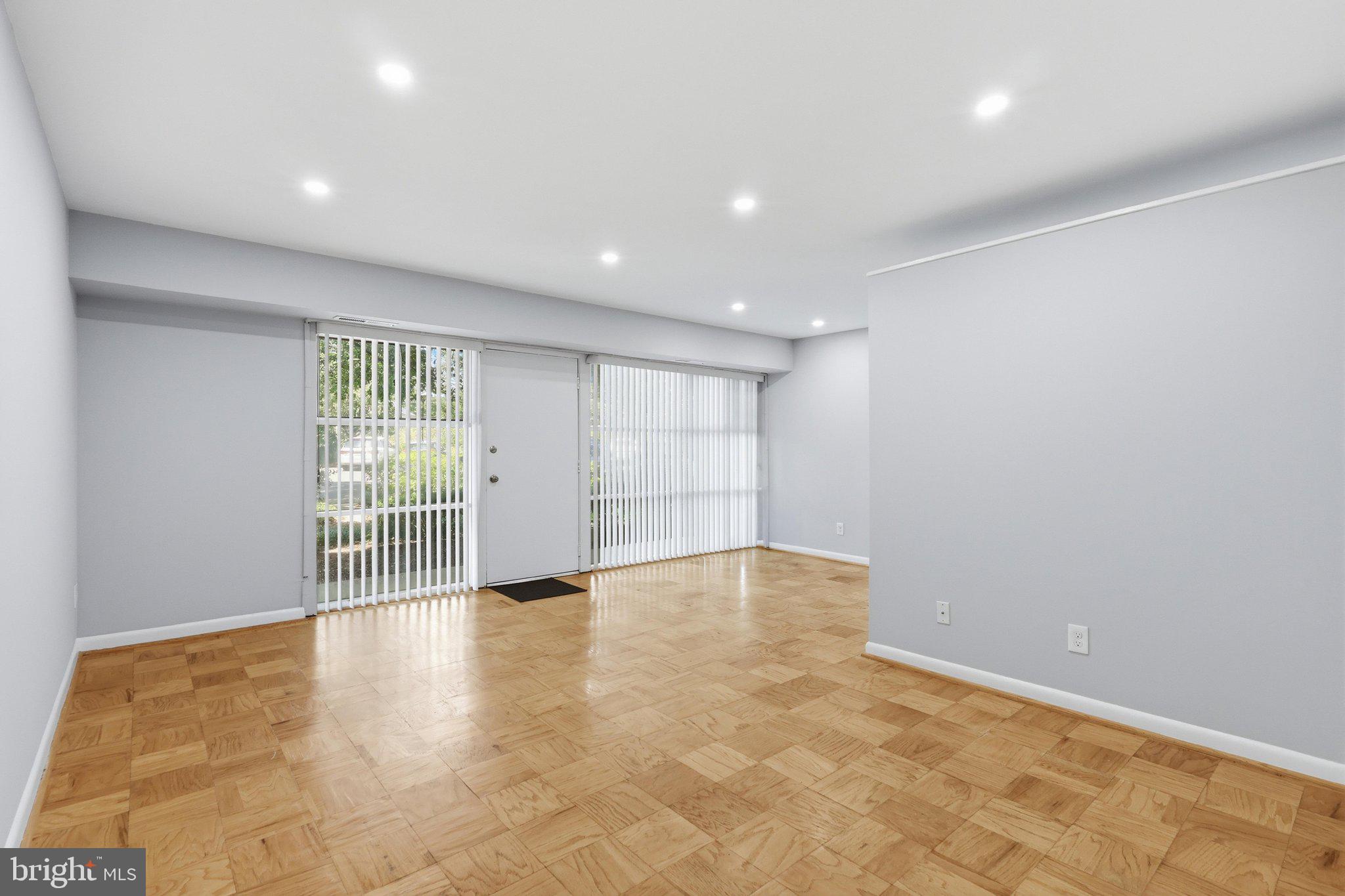 HERITAGE WOODS - Residential