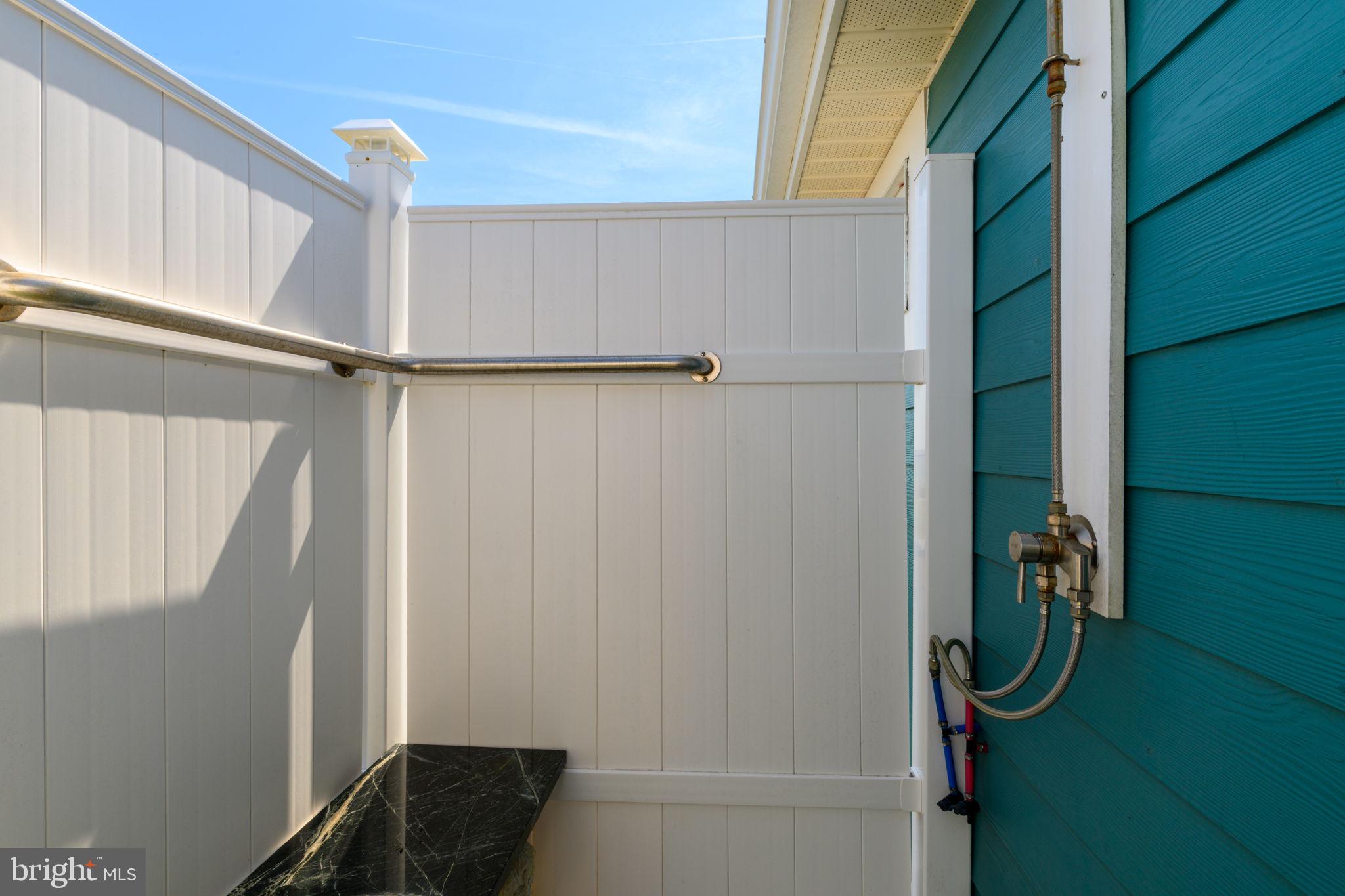 WHITE HOUSE BEACH - Residential