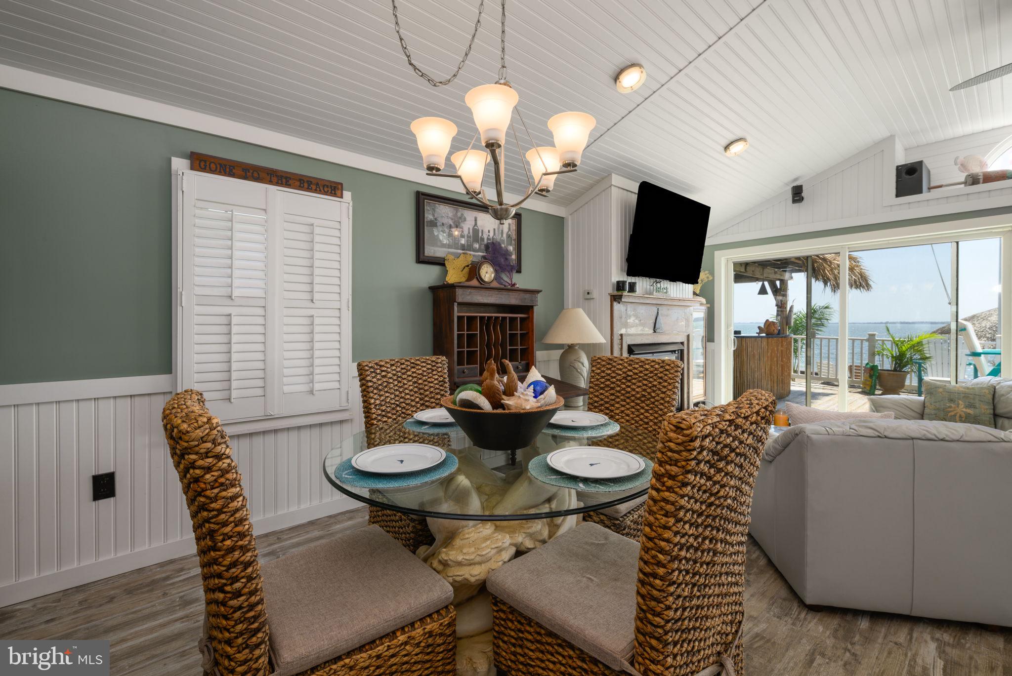 WHITE HOUSE BEACH - Residential