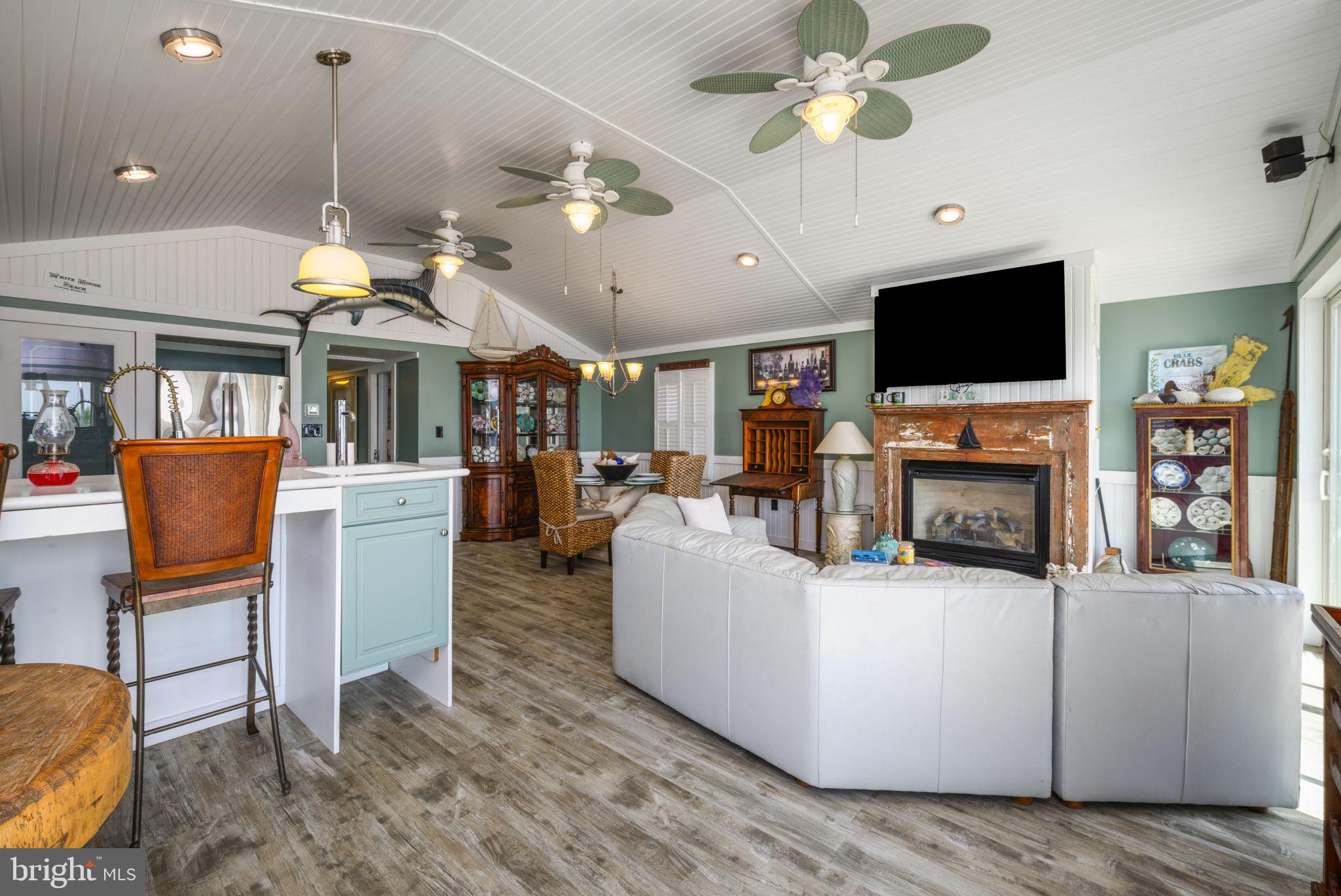 WHITE HOUSE BEACH - Residential