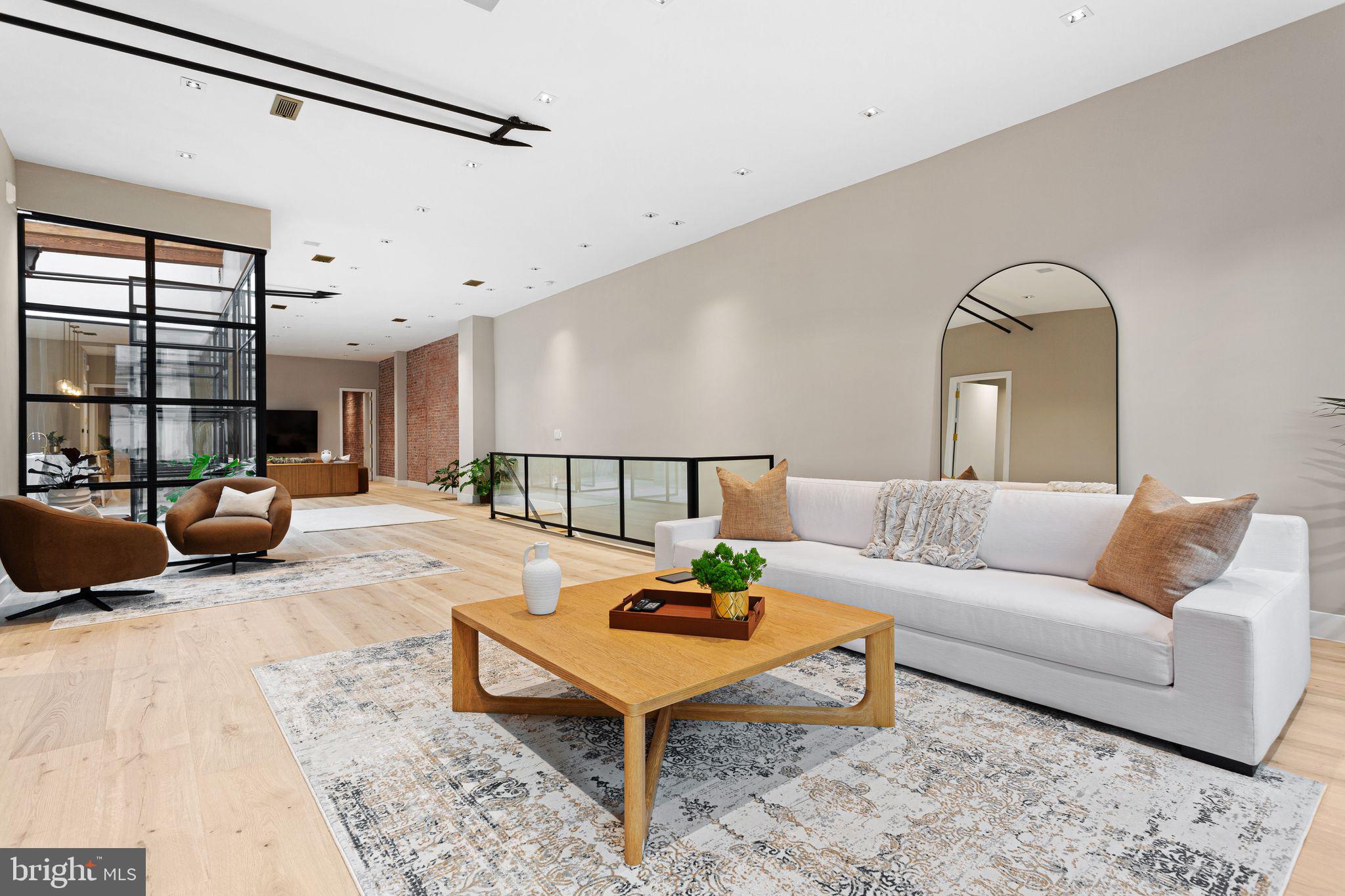 RITTENHOUSE SQUARE - Commercial Sale