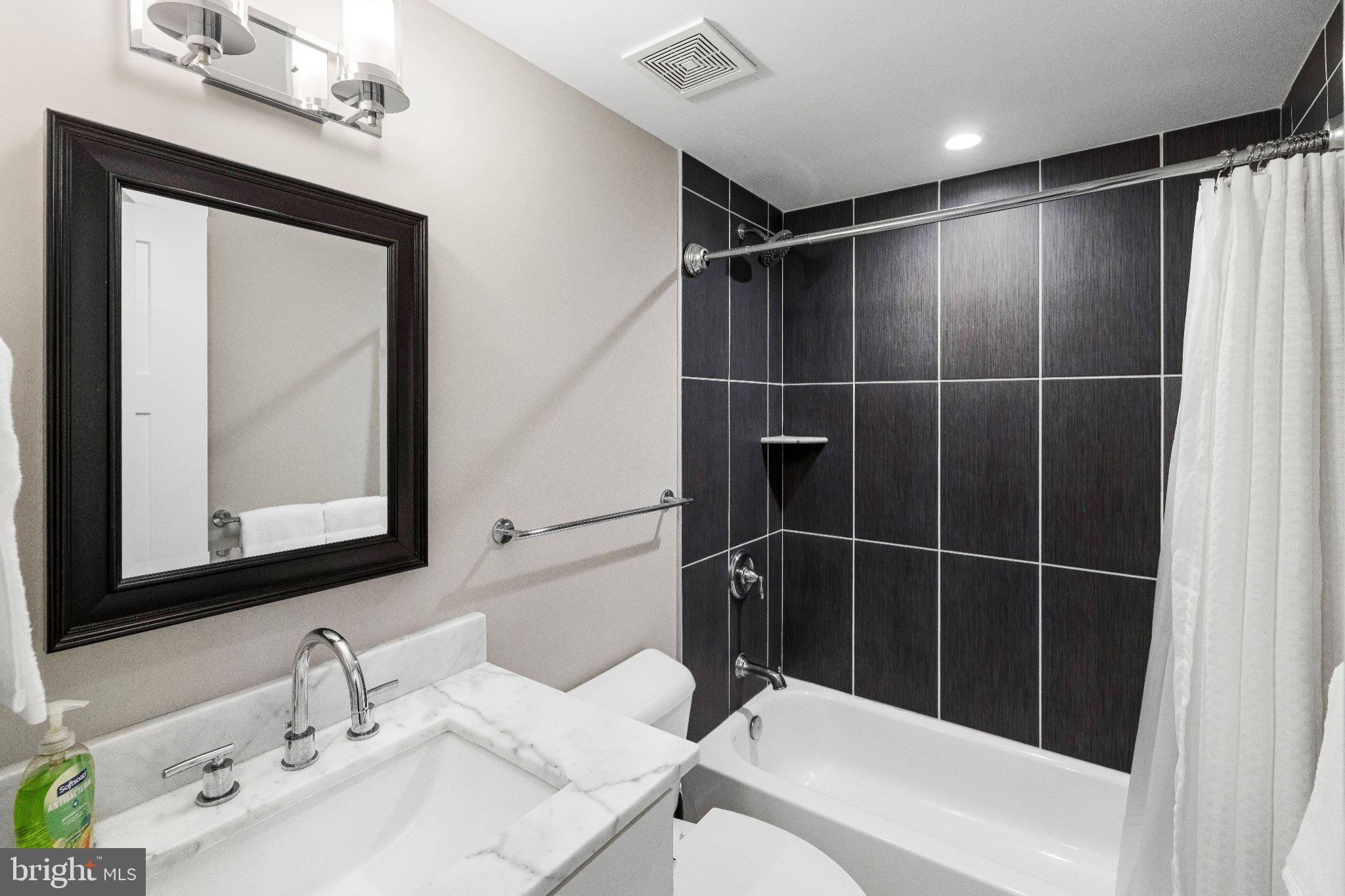 HYATTSVILLE - Residential