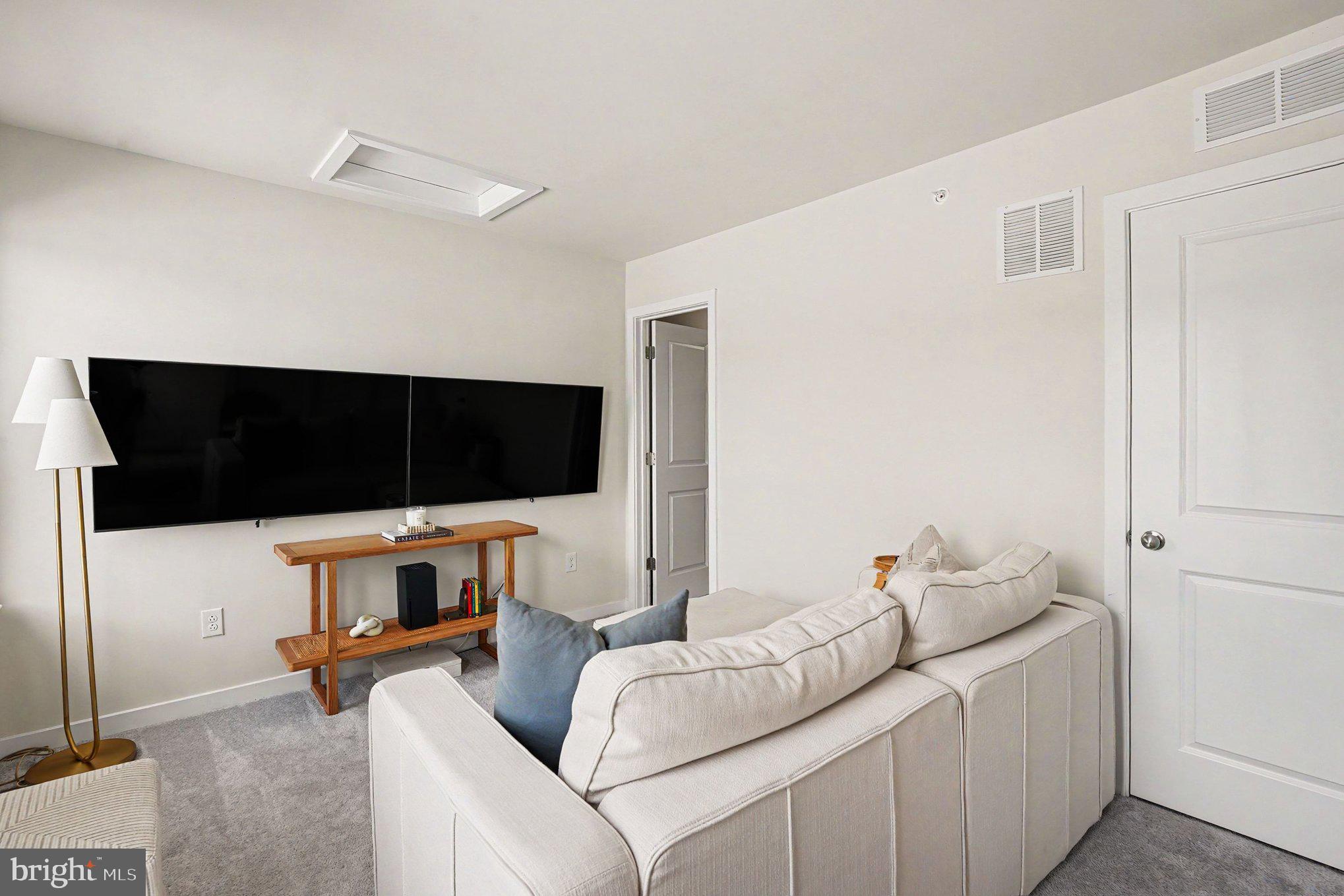 RIVER POINTE - Residential